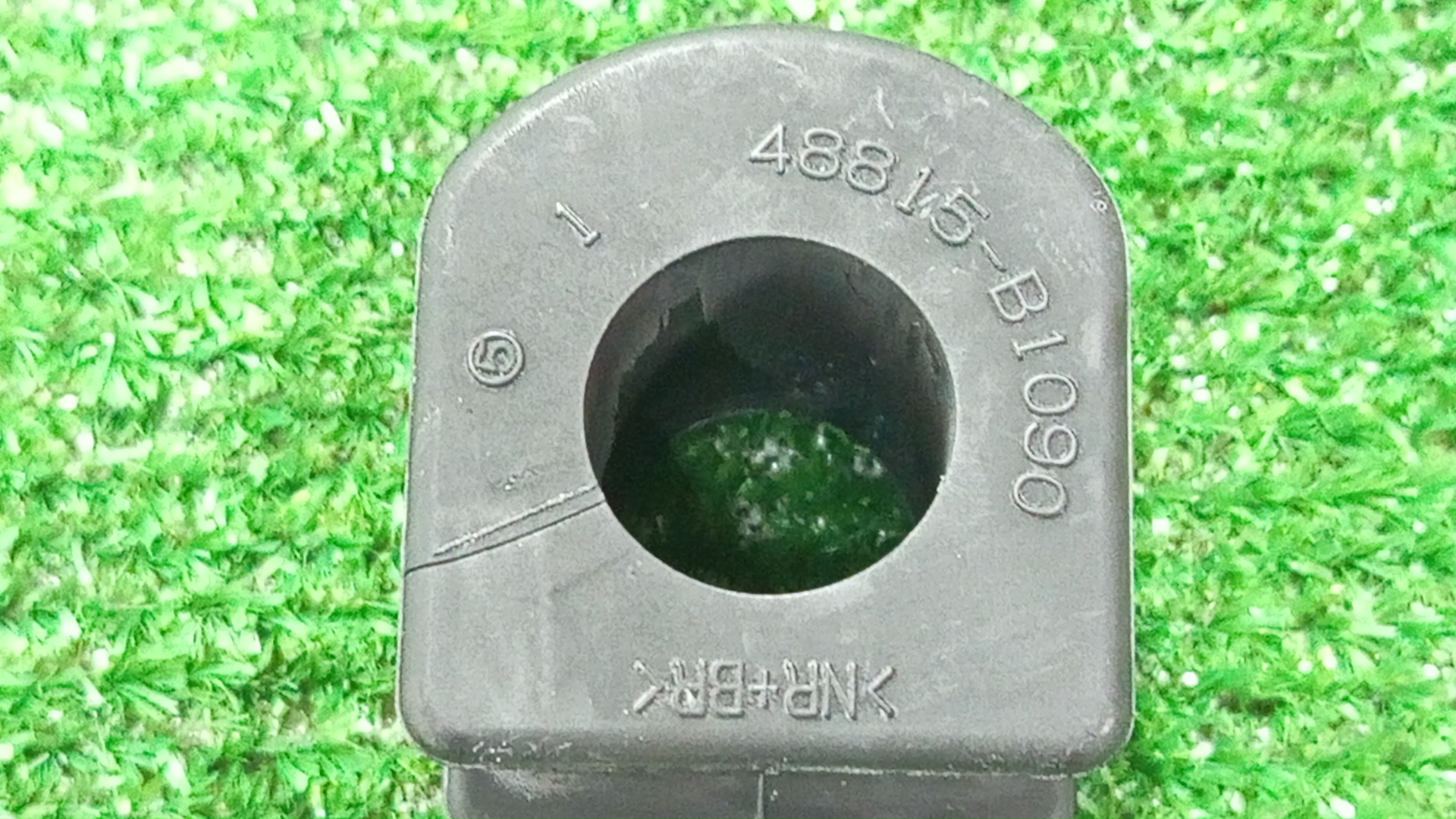 Втулка стабилизатора передняя TOYOTA TANK M910A 48815-B1090 3 ракурс