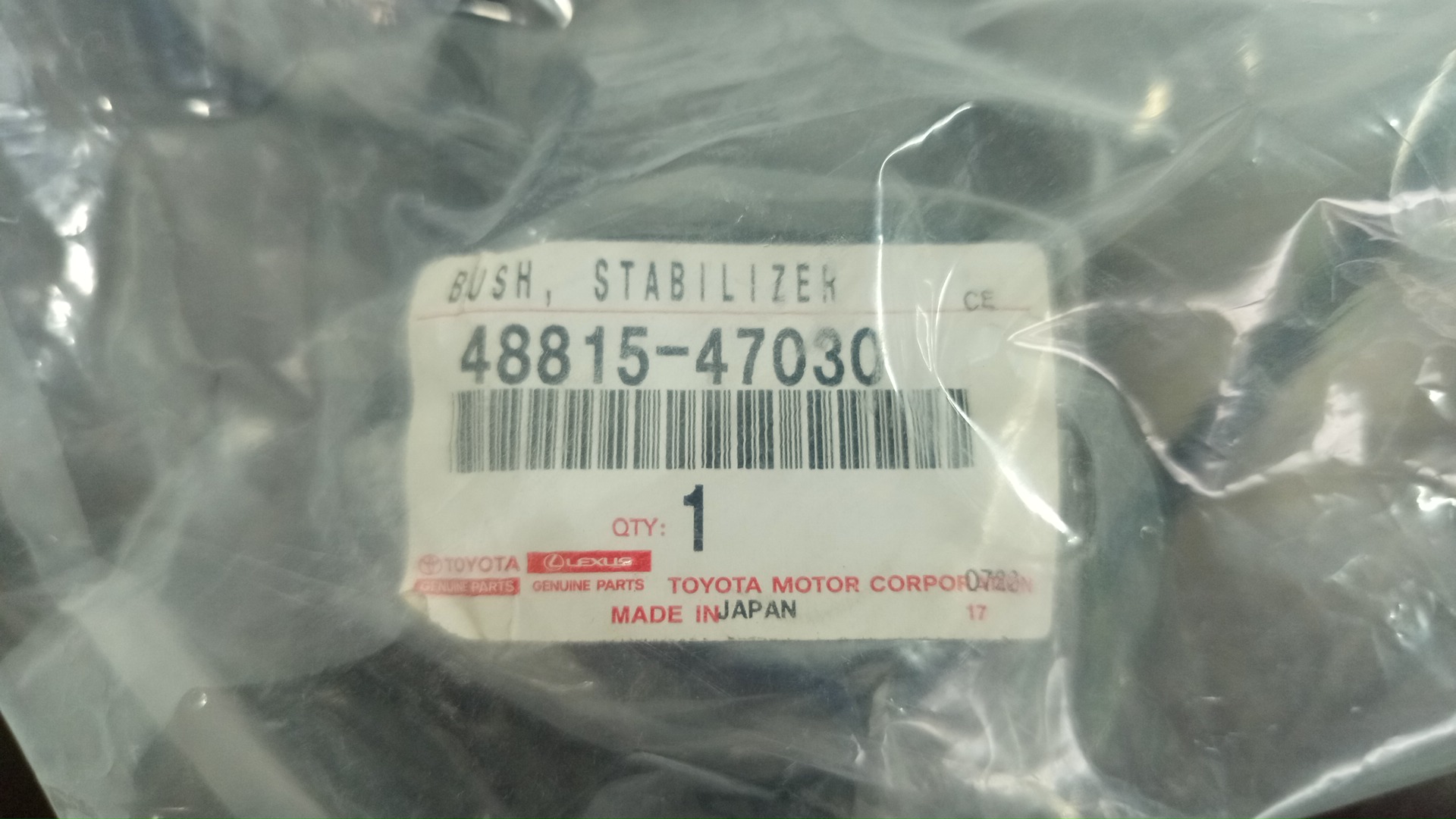 Втулка стабилизатора правая передняя TOYOTA PRIUS ZVW30 48815-47030 3 ракурс