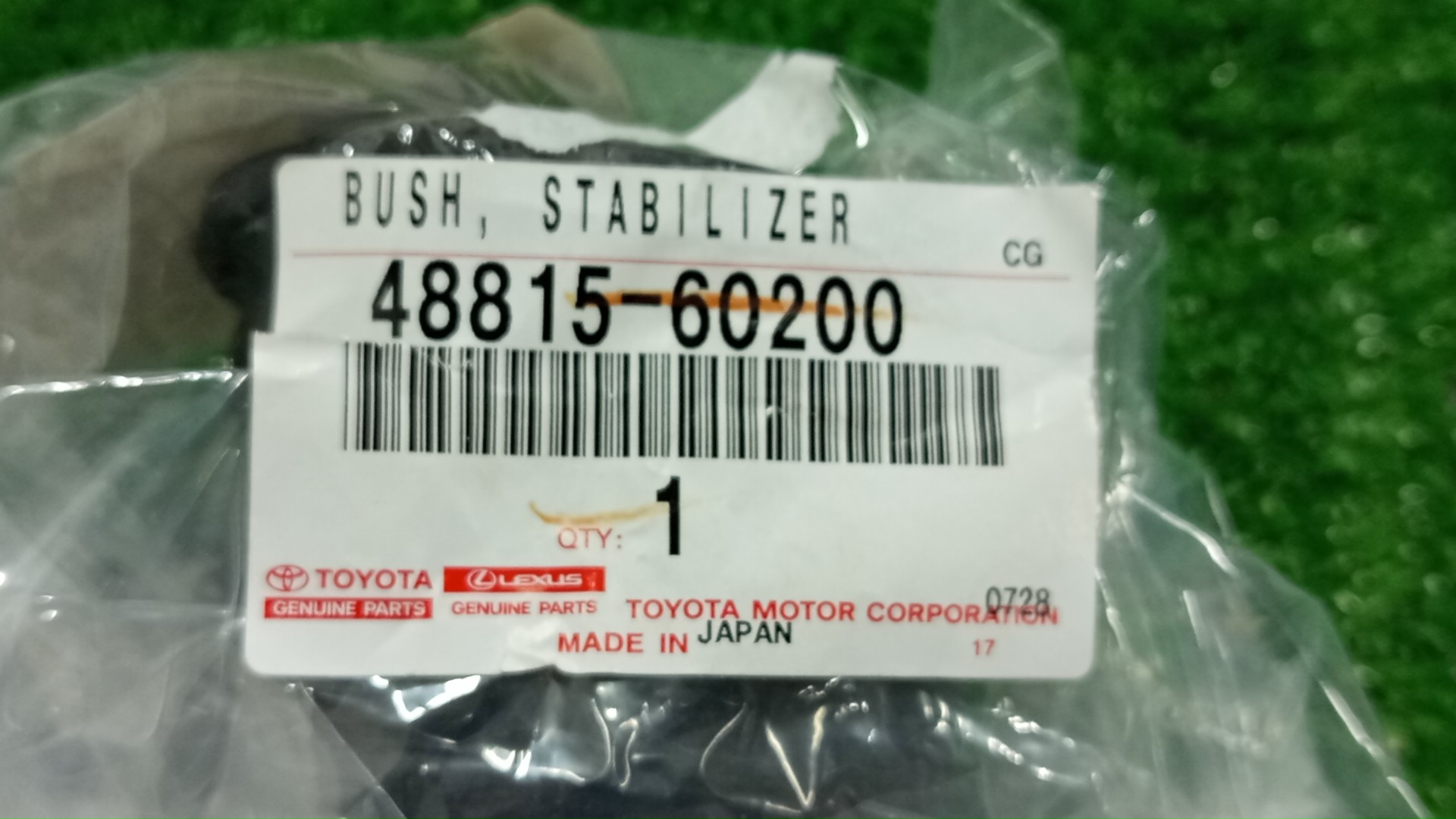 Втулка стабилизатора передняя LEXUS GX470 UZJ120 48815-60200 3 ракурс