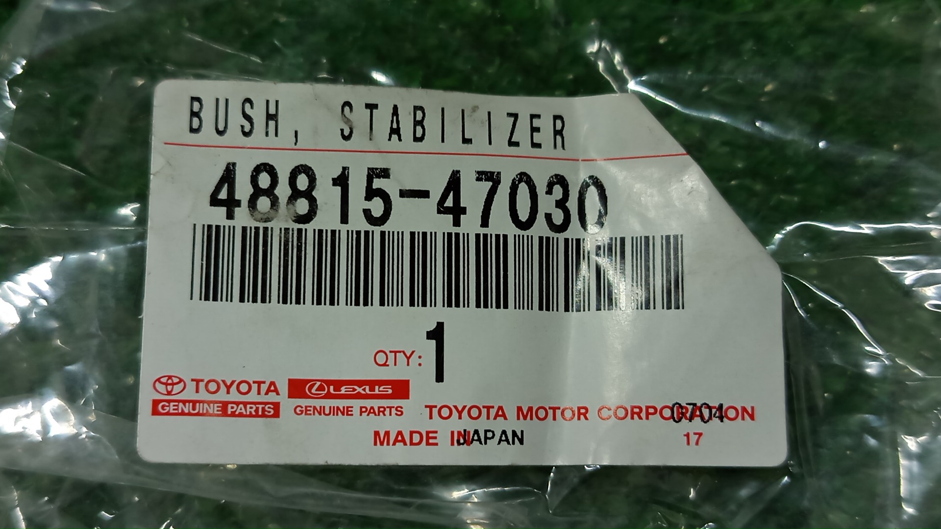 Втулка стабилизатора левая передняя TOYOTA PRIUS ZVW30 48815-47020 48815-47030 3 ракурс