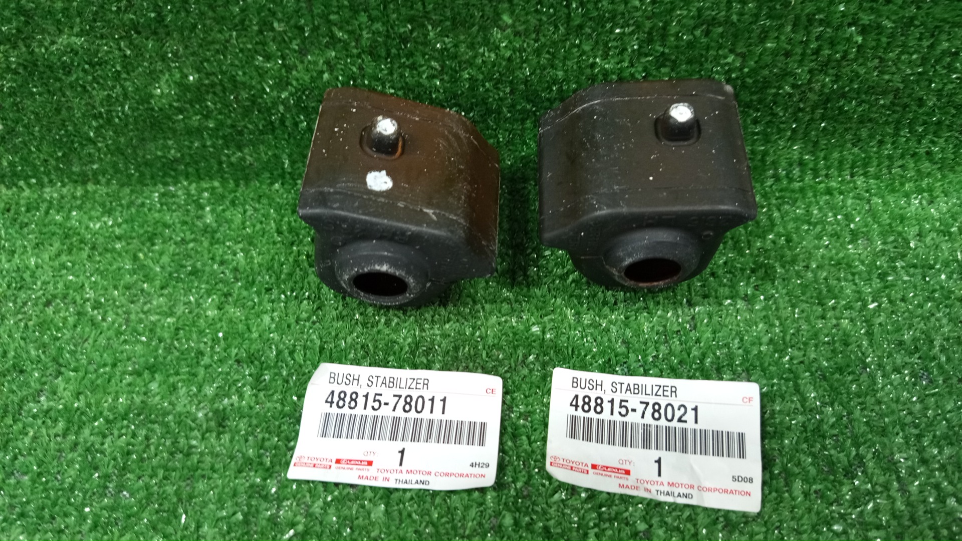 Втулка стабилизатора левая передняя LEXUS NX300H AYZ15 48815-78011 48815-78021 2 ракурс