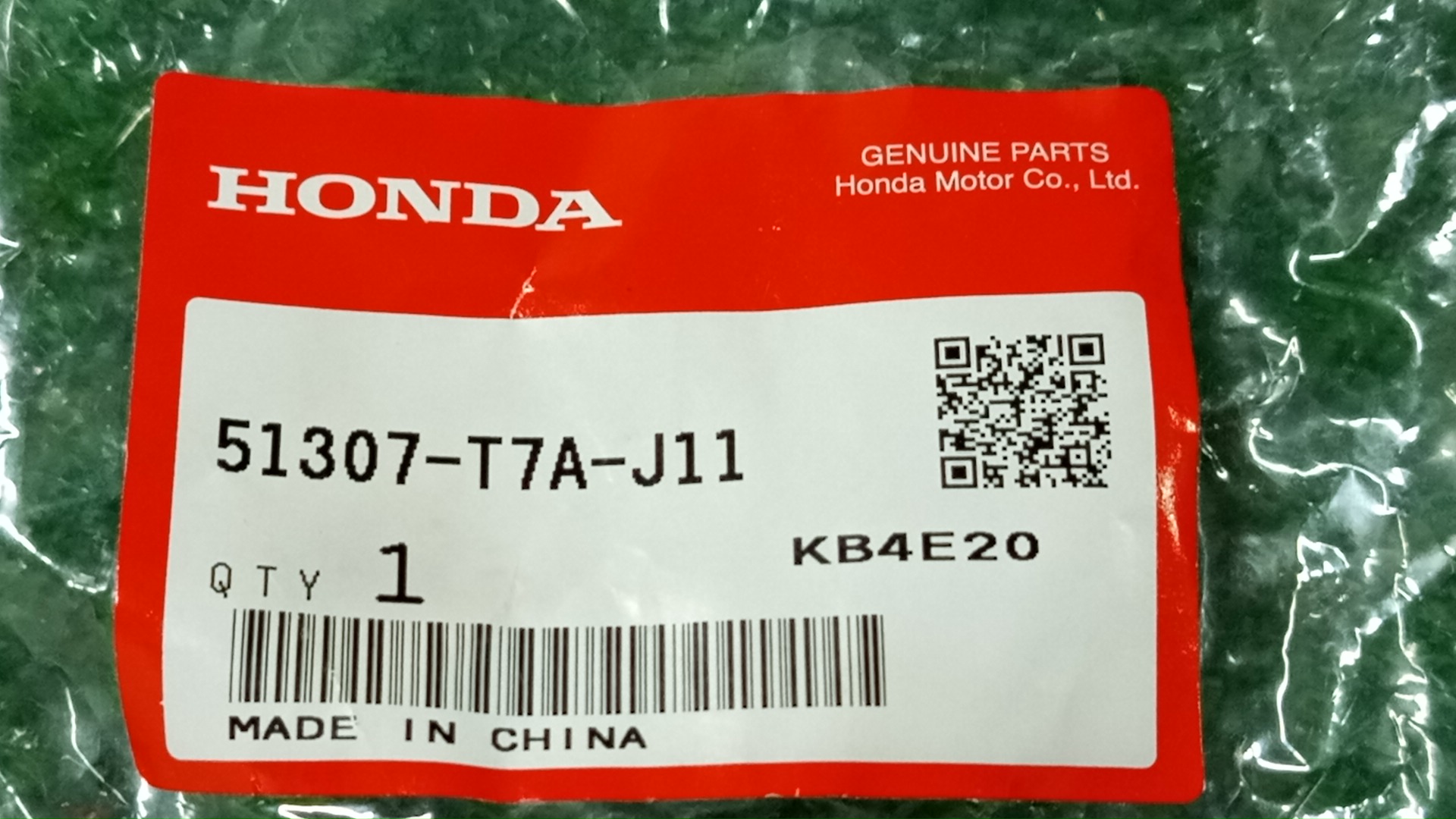 Втулка стабилизатора левая передняя HONDA VEZEL RU3 51306-T7A-J11 51307-T7A-J11 2 ракурс