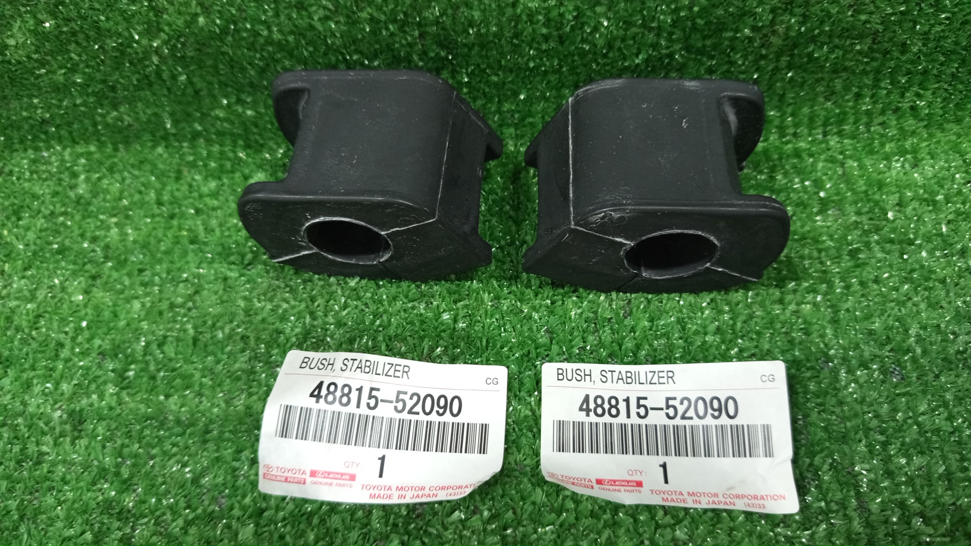 Втулка стабилизатора левая передняя TOYOTA AQUA NHP10 48815-52090 1 ракурс