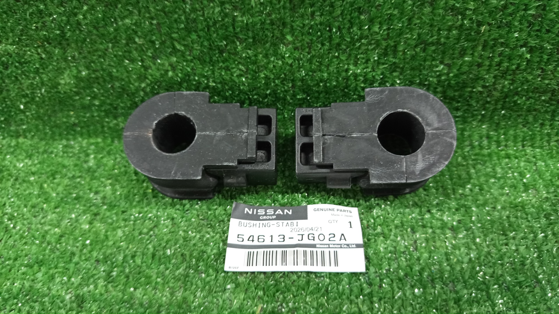 Втулка стабилизатора левая передняя NISSAN X-TRAIL T32 54613-3UB0A  54613-JG02A 2 ракурс