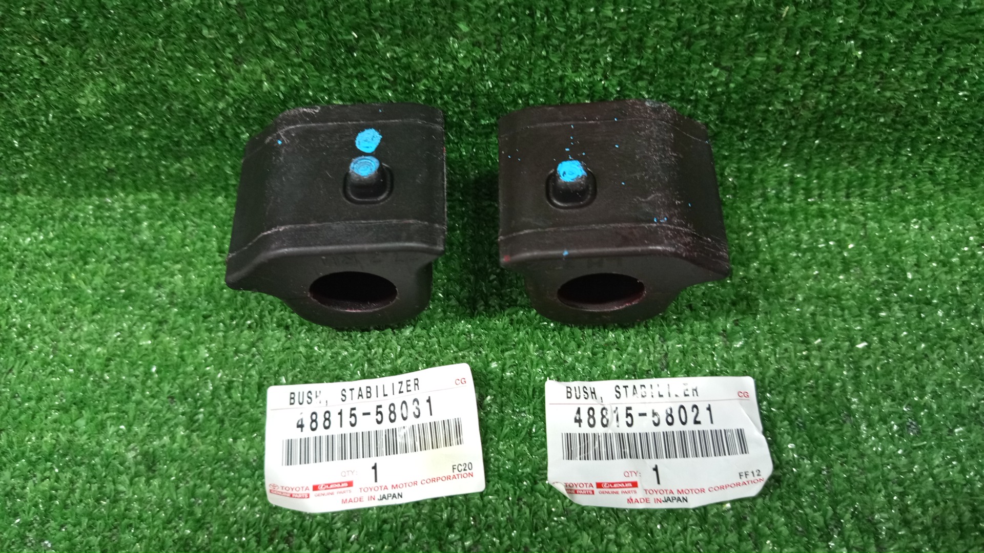 Втулка стабилизатора левая передняя TOYOTA ALPHARD AYH30W 48815-58031 48815-58021 2 ракурс