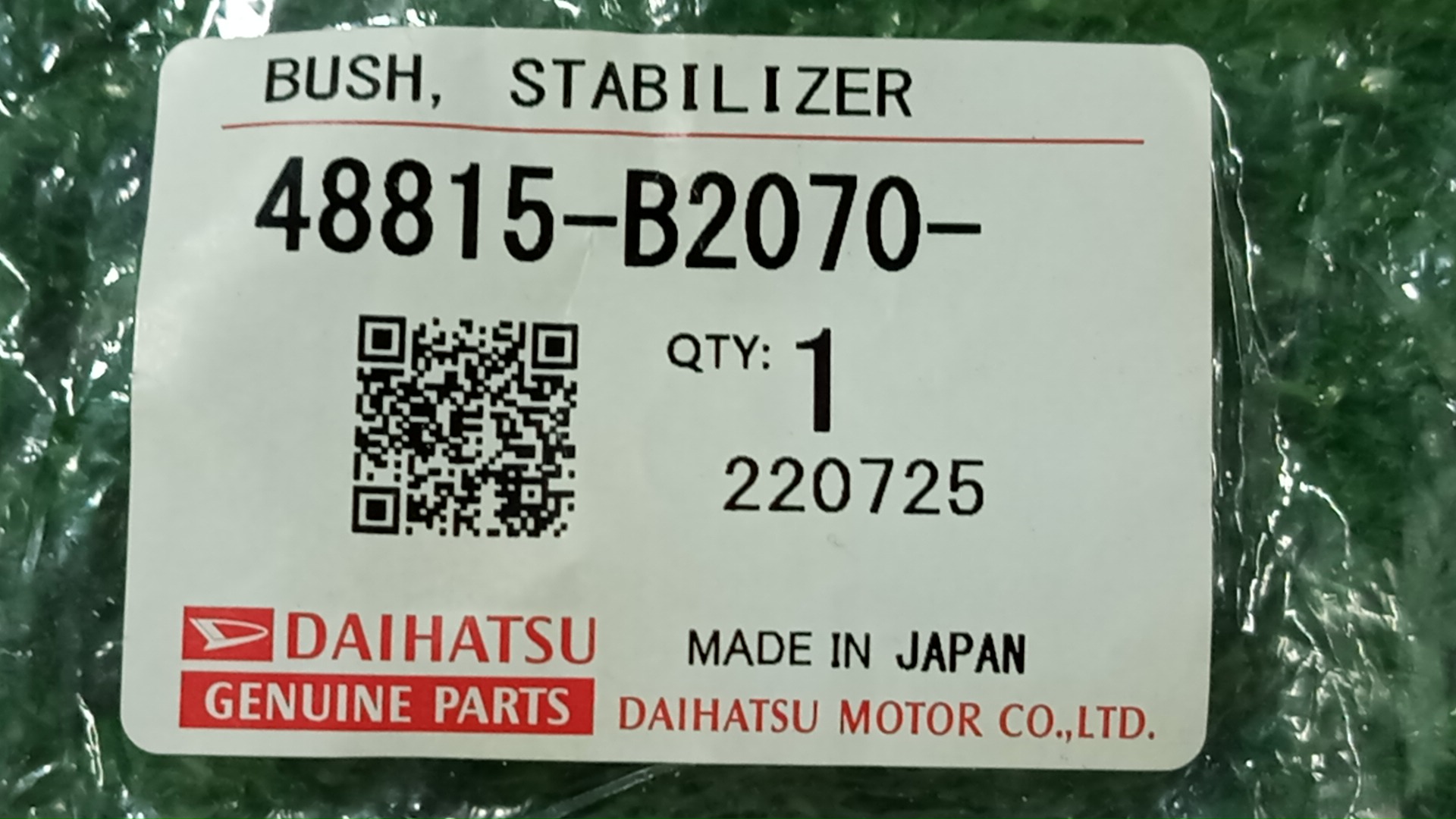 Втулка стабилизатора левая передняя DAIHATSU TANTO LA600S 48815-B2070 3 ракурс