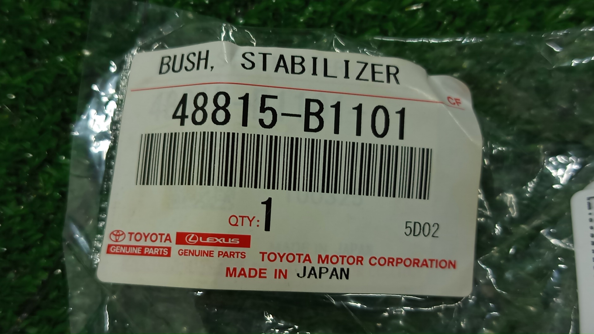 Втулка стабилизатора левая передняя TOYOTA RAIZE A202A 48815-B1101 3 ракурс