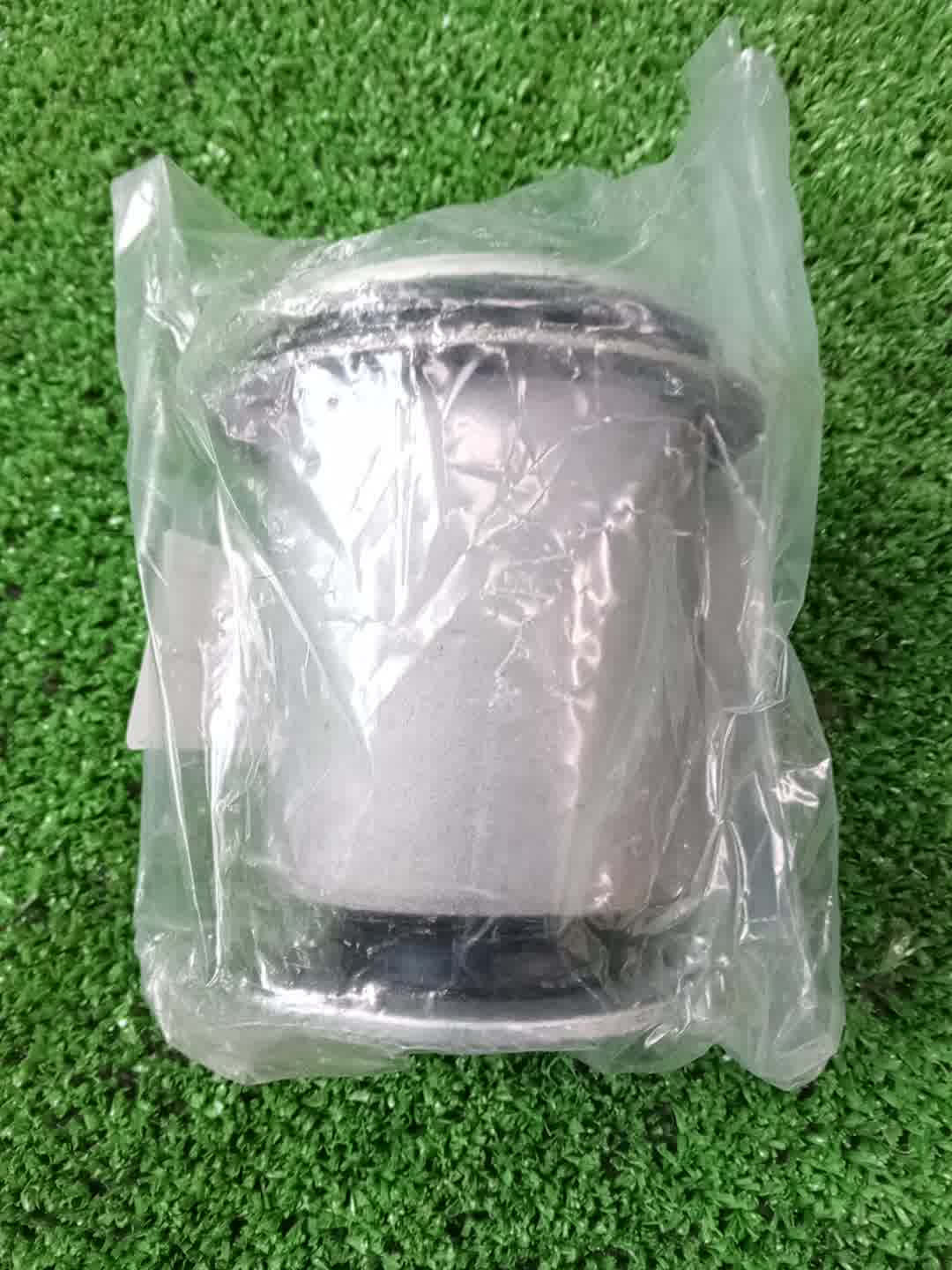 Сайлентблок TOYOTA LAND CRUISER URJ202 48654-60040 1 ракурс