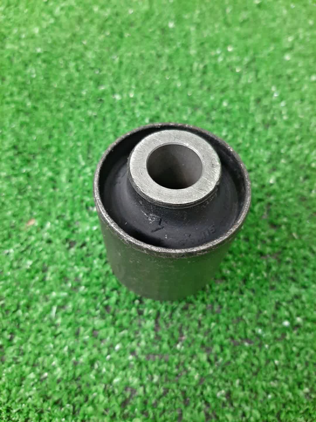 Сайлентблок TOYOTA LAND CRUISER PRADO KZJ95W 48702-35070 1 ракурс