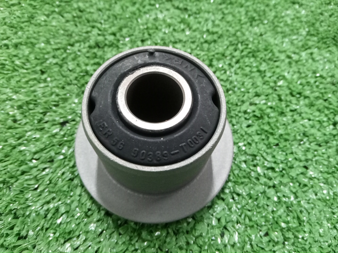 Сайлентблок TOYOTA HILUX GUN125 90389-T0031 3 ракурс