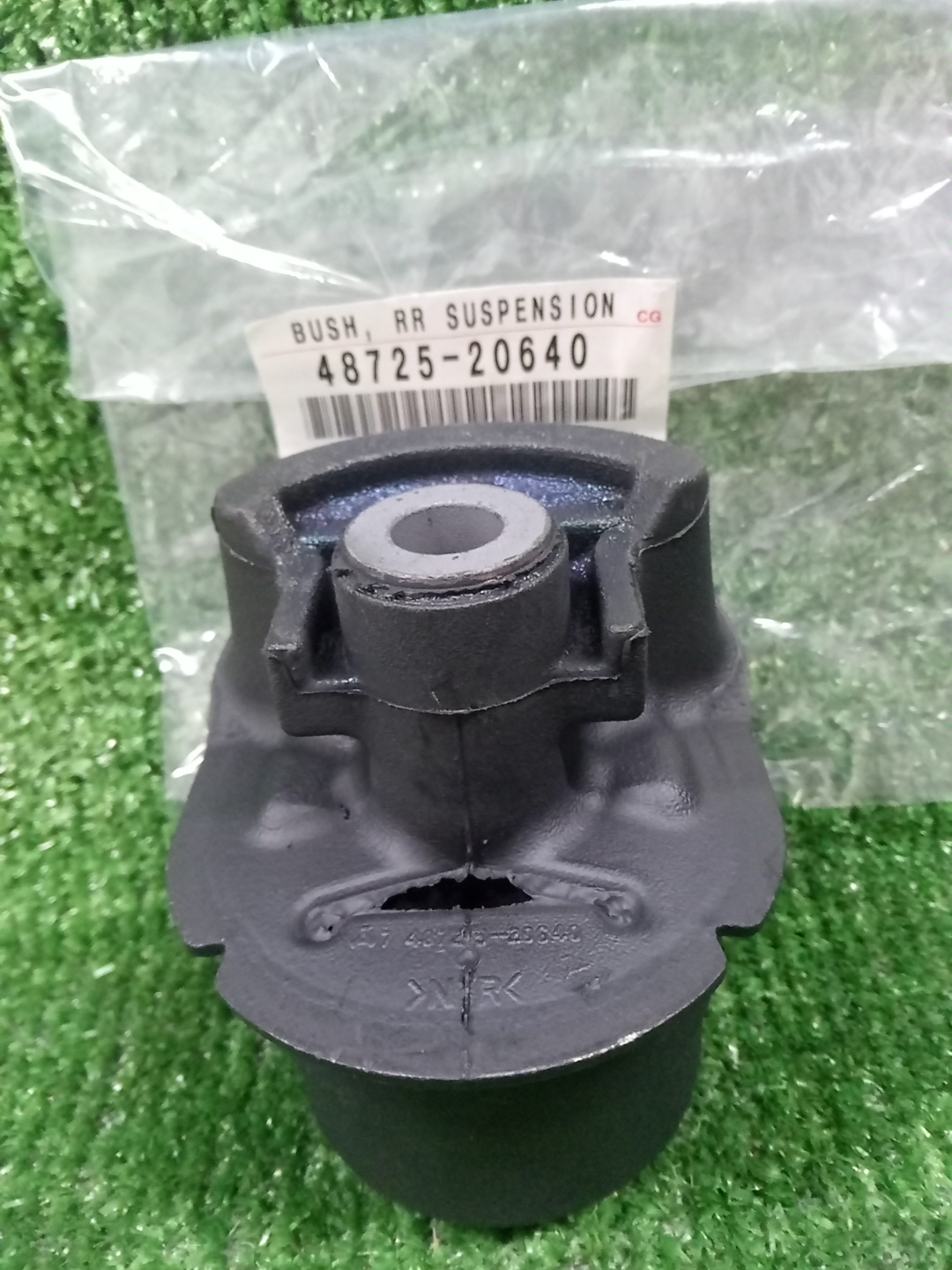Сайлентблок задний TOYOTA ALLION NZT260 48725-20640 3 ракурс