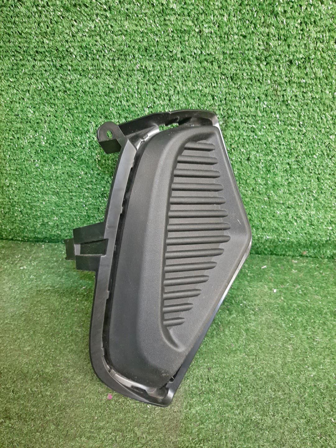 Заглушка бампера TOYOTA RAV4 MXAA54 52127-42180-FR 1 ракурс