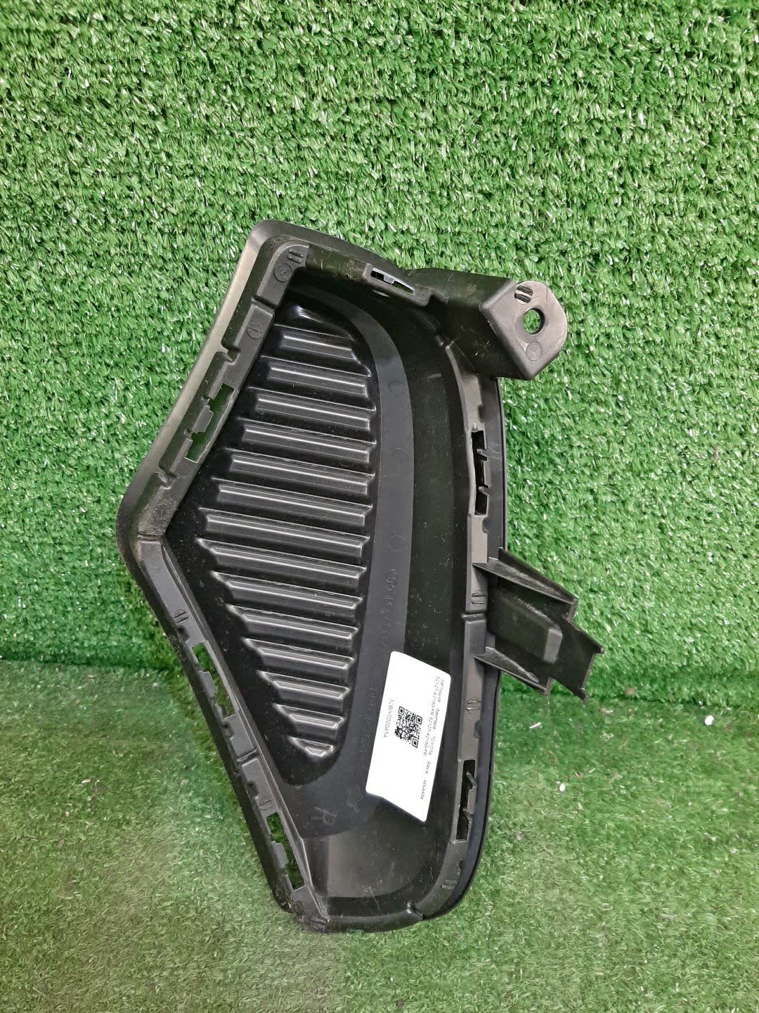 Заглушка бампера TOYOTA RAV4 MXAA54 52127-42180-FR 2 ракурс