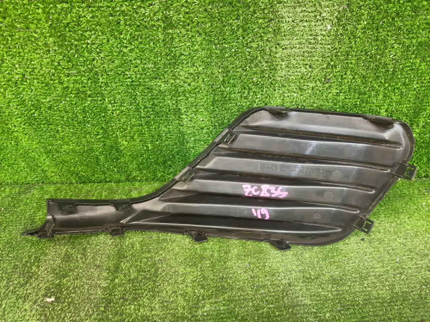Заглушка бампера правая передняя SUZUKI SWIFT ZC83S 71751-52RO 2 ракурс