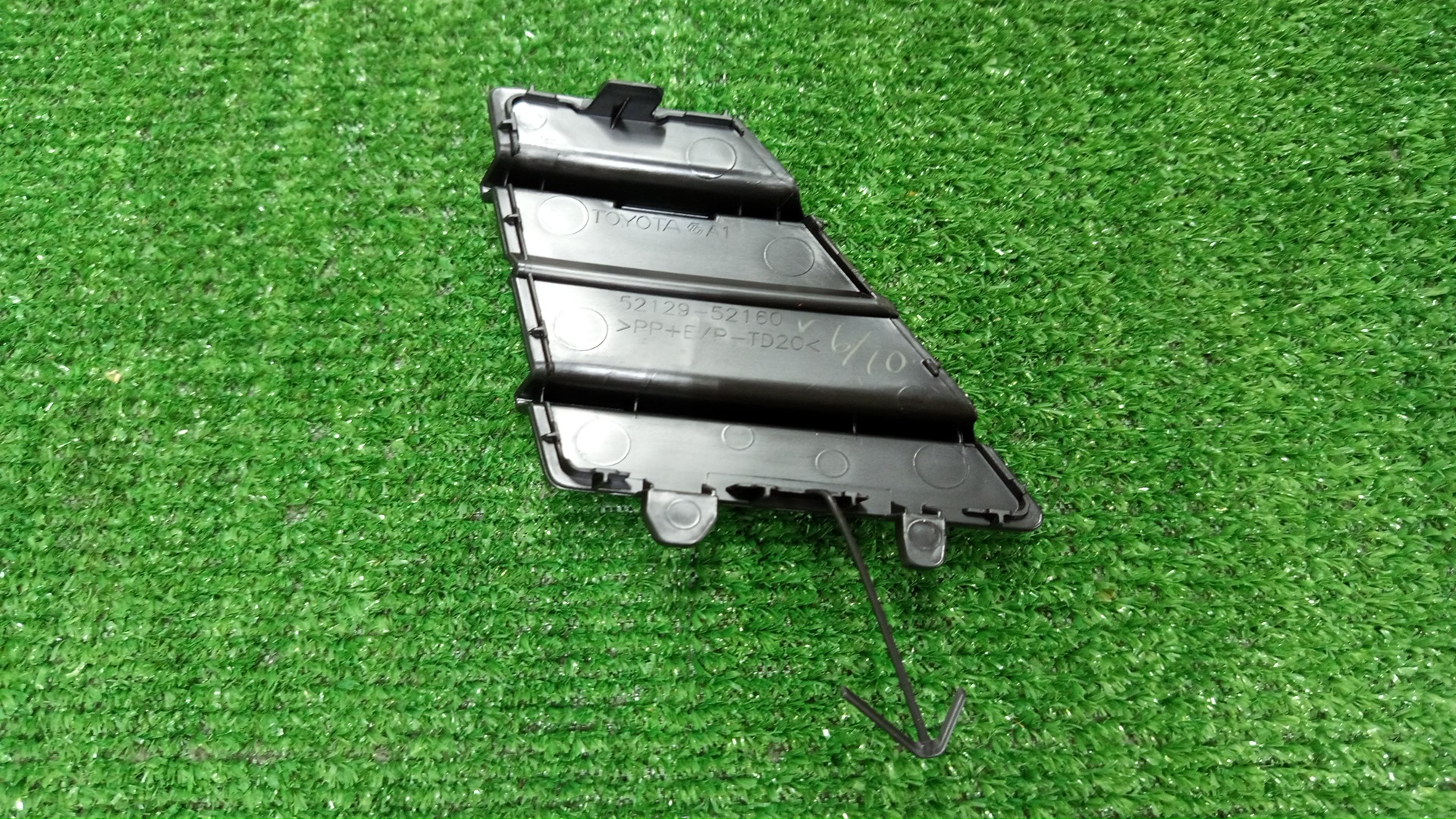 Заглушка бампера TOYOTA VITZ NCP131 52129-52160 5 ракурс