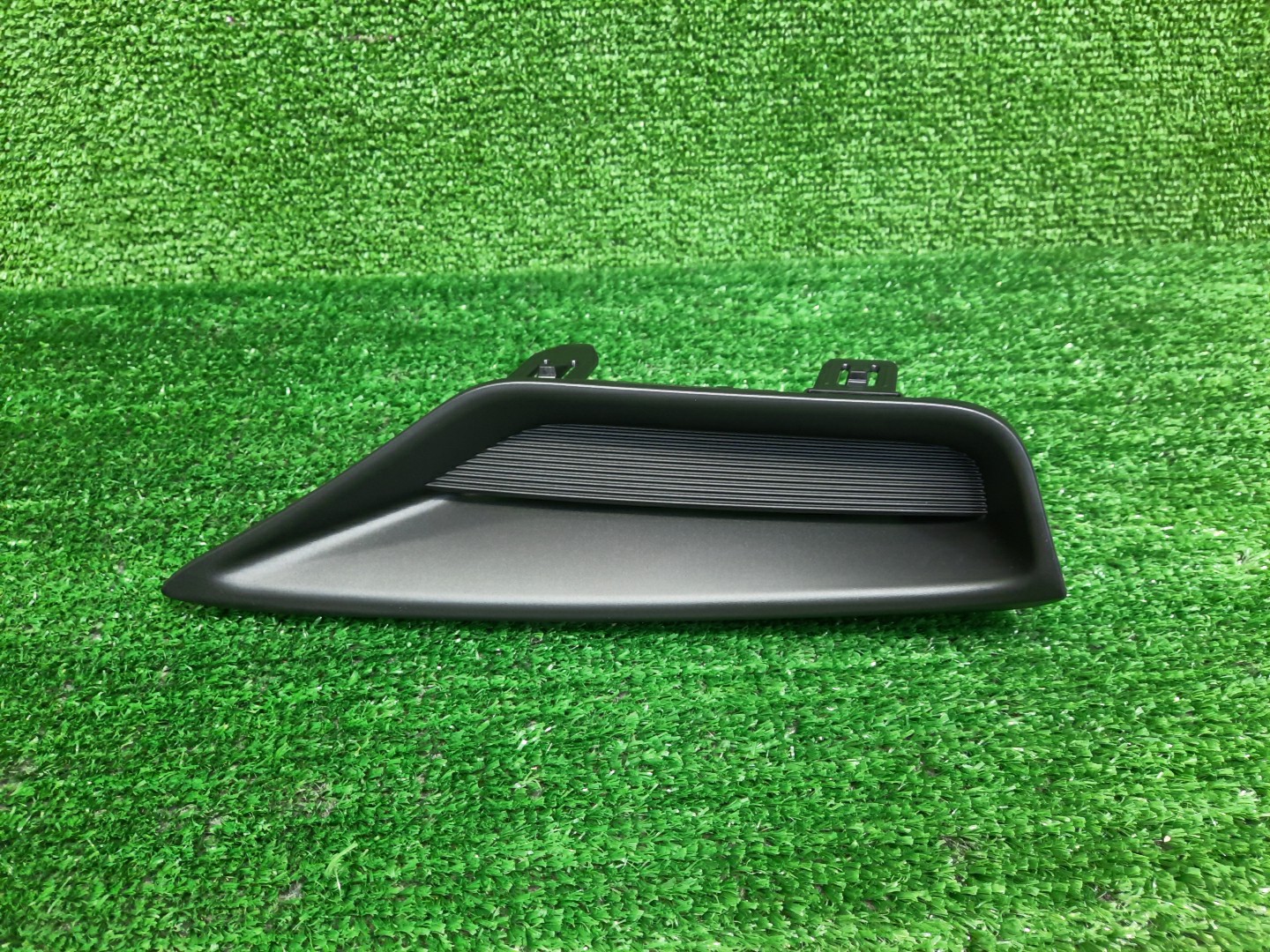 Заглушка бампера правая передняя LEXUS RX450H GYL25W 53127-48020 1 ракурс