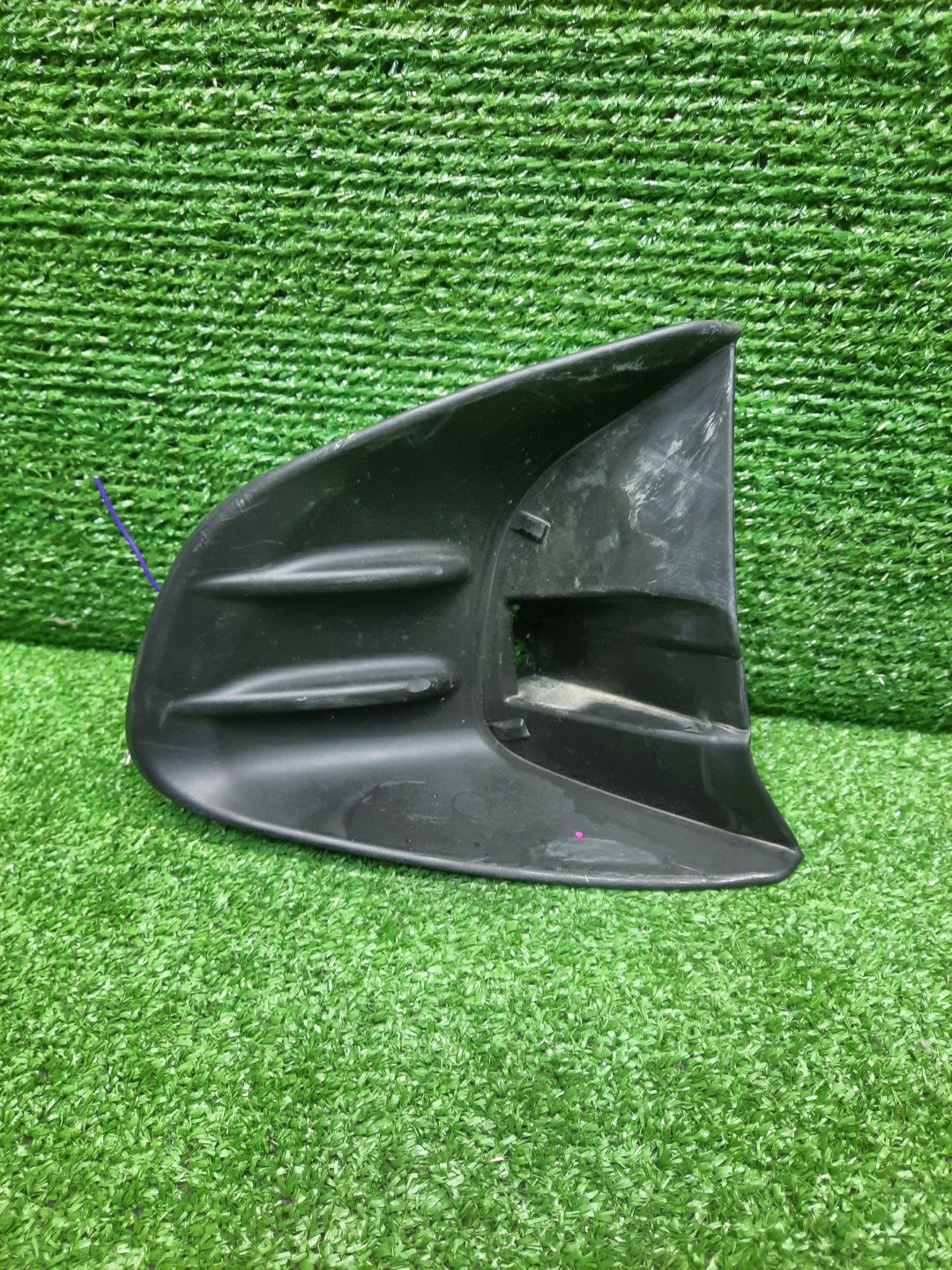 Заглушка бампера правая передняя TOYOTA AQUA MXPK11 52112-52160 1 ракурс