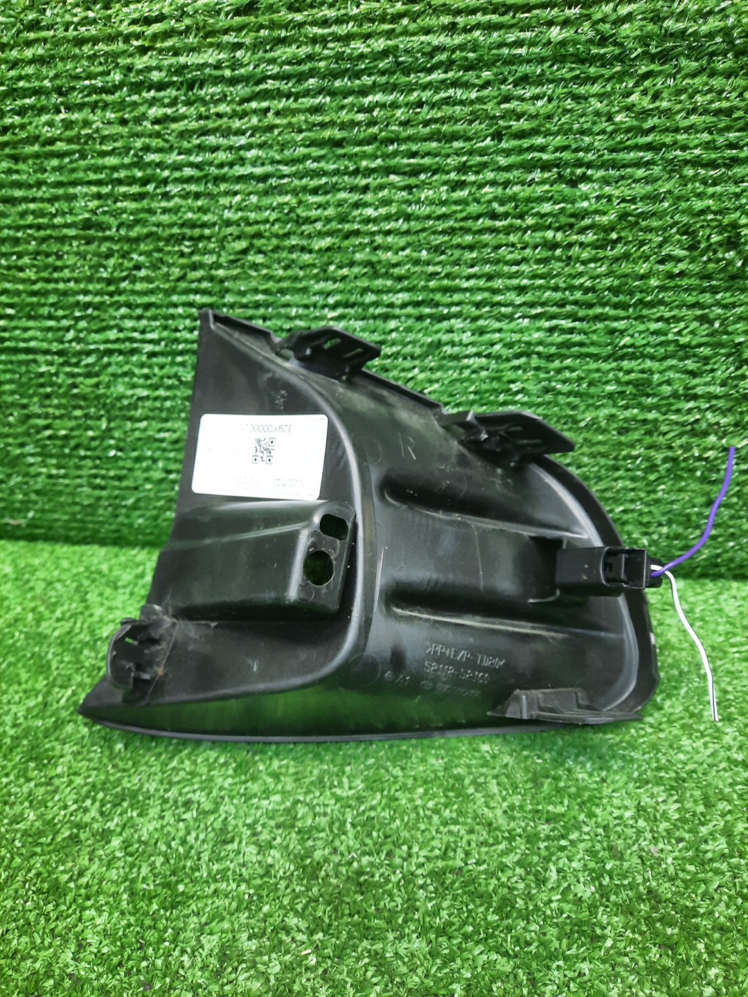 Заглушка бампера правая передняя TOYOTA AQUA MXPK11 52112-52160 2 ракурс