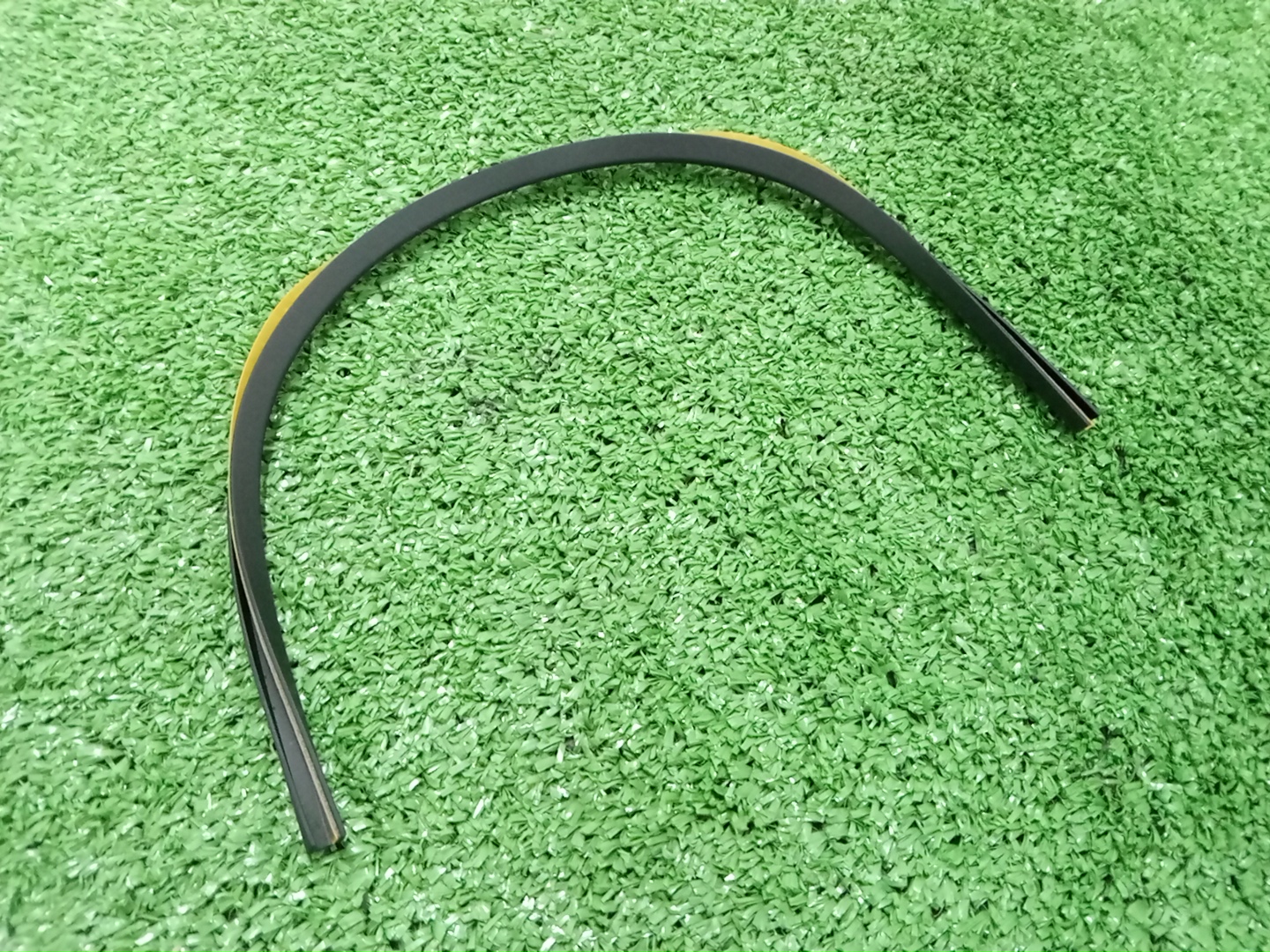 Уплотнительная резинка задняя TOYOTA LAND CRUISER PRADO RZJ125 52165-60070 1 ракурс