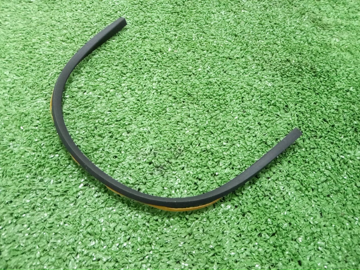 Уплотнительная резинка задняя TOYOTA LAND CRUISER PRADO RZJ125 52165-60070 2 ракурс