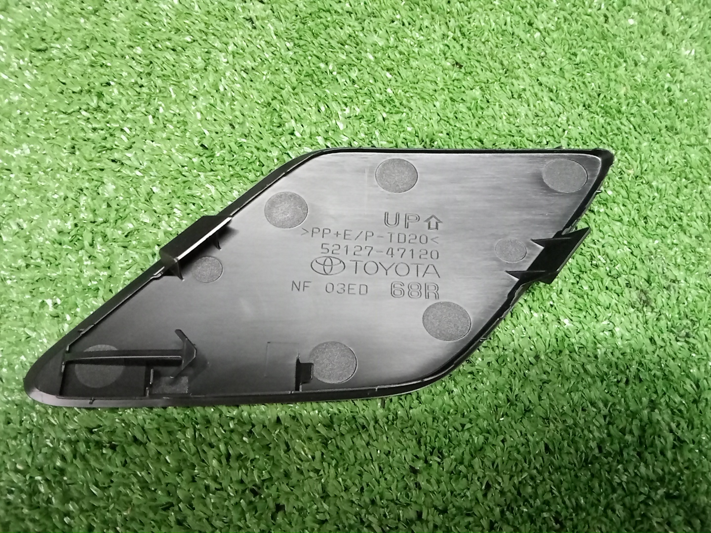 Заглушка бампера правая передняя TOYOTA PRIUS PHV ZVW52 52127-47120-A0 2 ракурс