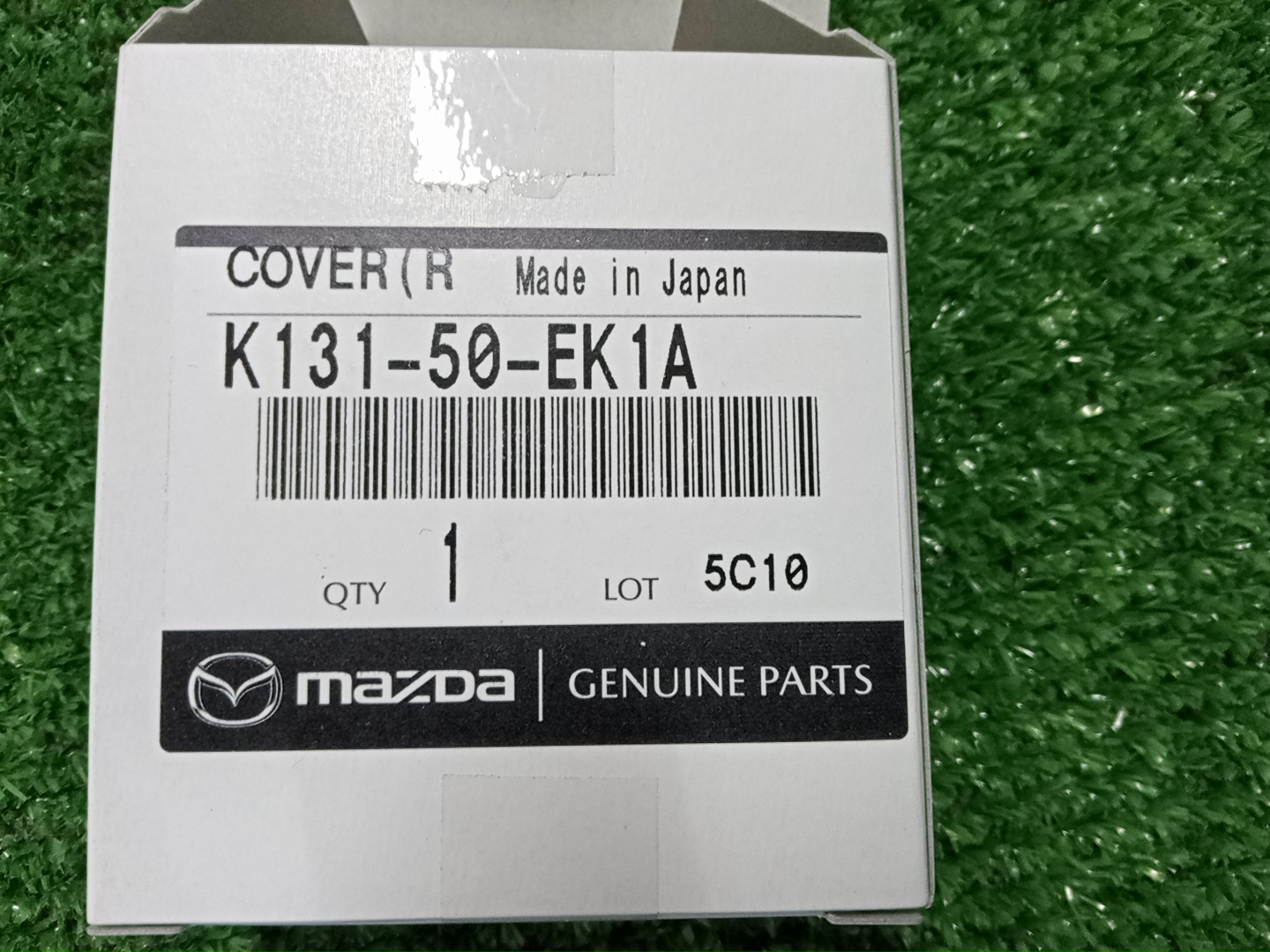 Заглушка бампера правая задняя MAZDA CX-8 KG2P K131-50-EK1A 3 ракурс