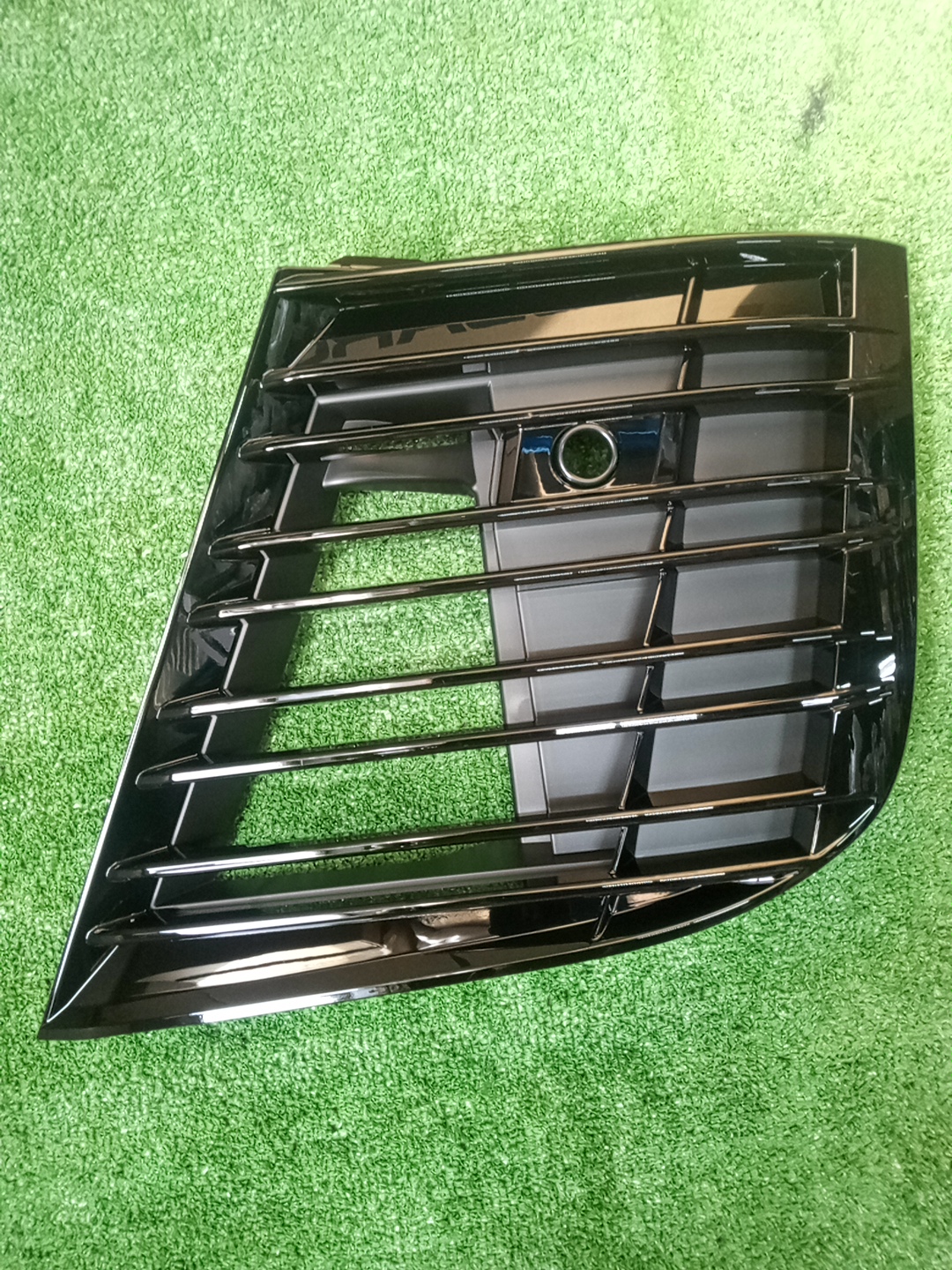 Заглушка бампера правая передняя LEXUS LX600 VJA310W 81481-60180 1 ракурс