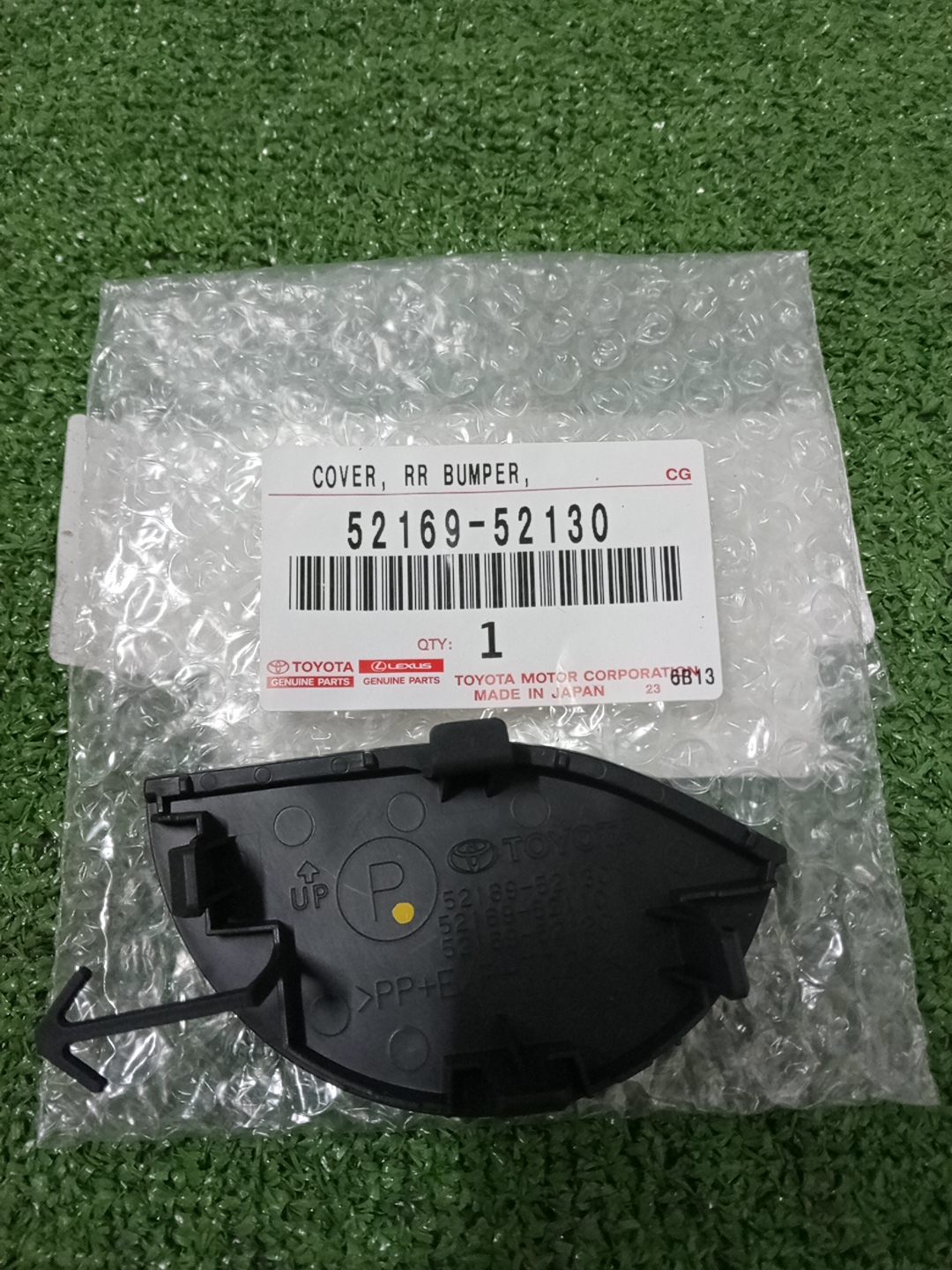 Заглушка бампера задняя TOYOTA YARIS GXPA16 G16E-GTS 52169-52130 2 ракурс