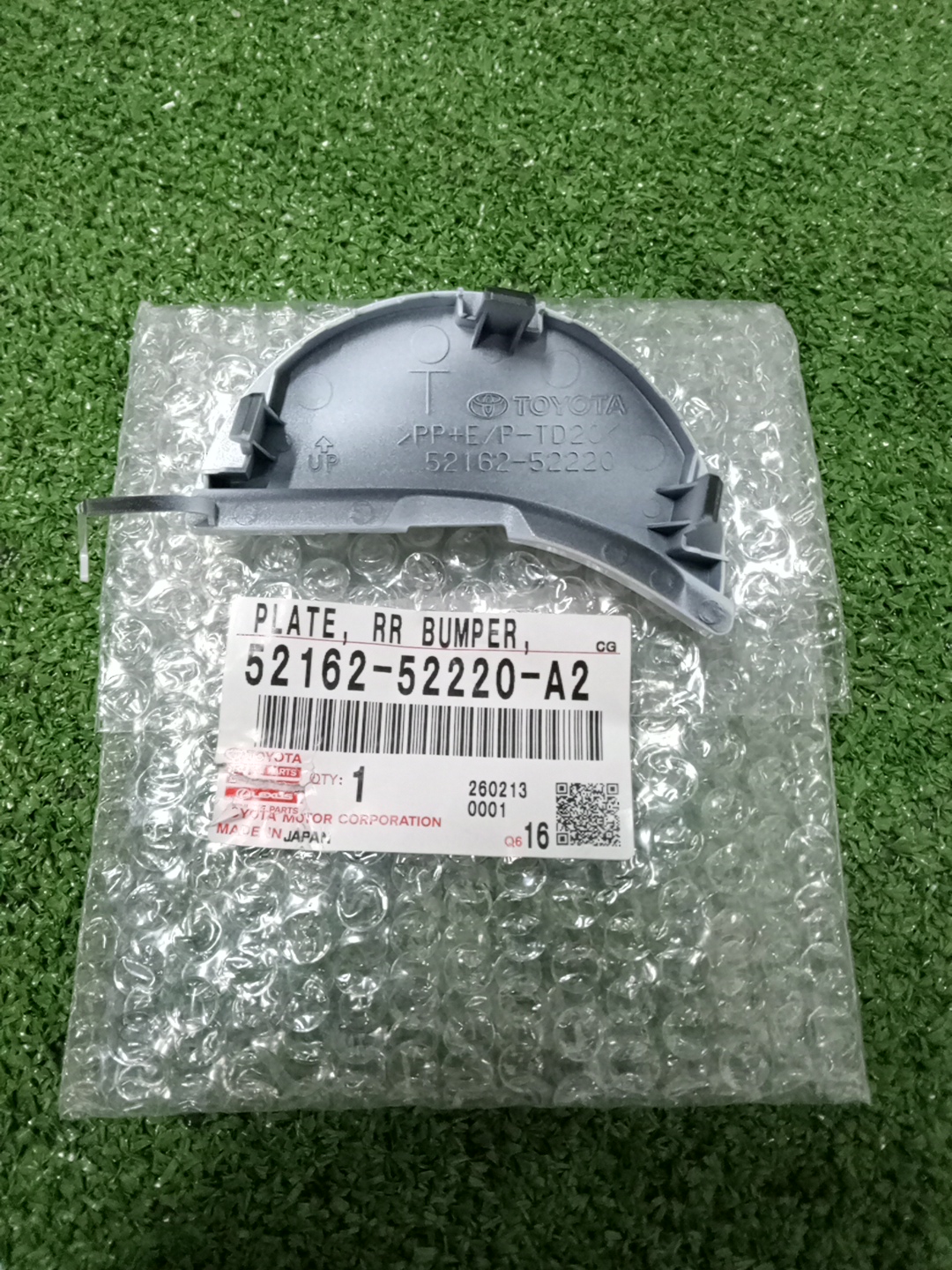 Заглушка бампера задняя TOYOTA YARIS GXPA16 G16E-GTS 52162-52220-A2 2 ракурс