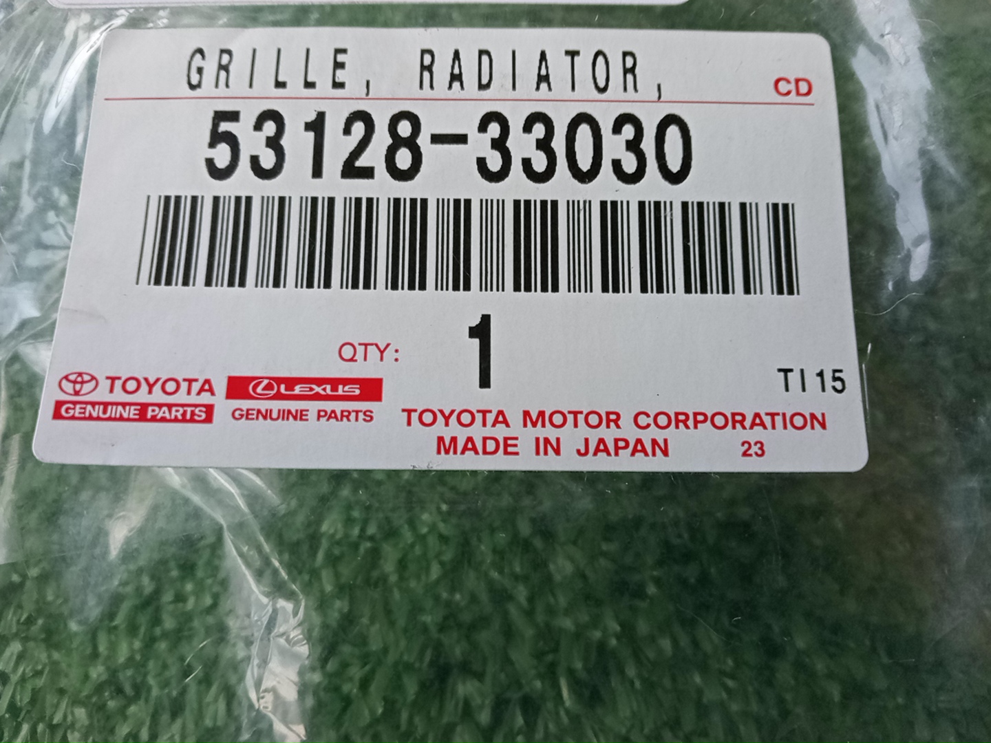 Заглушка бампера передняя TOYOTA CAMRY AXVH70 53128-33030 4 ракурс