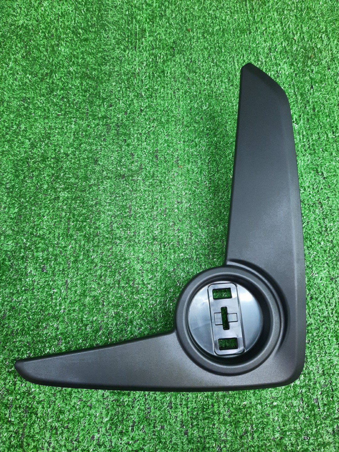 Заглушка бампера левая задняя TOYOTA PASSO M700A 52753-B1020-C0 1 ракурс