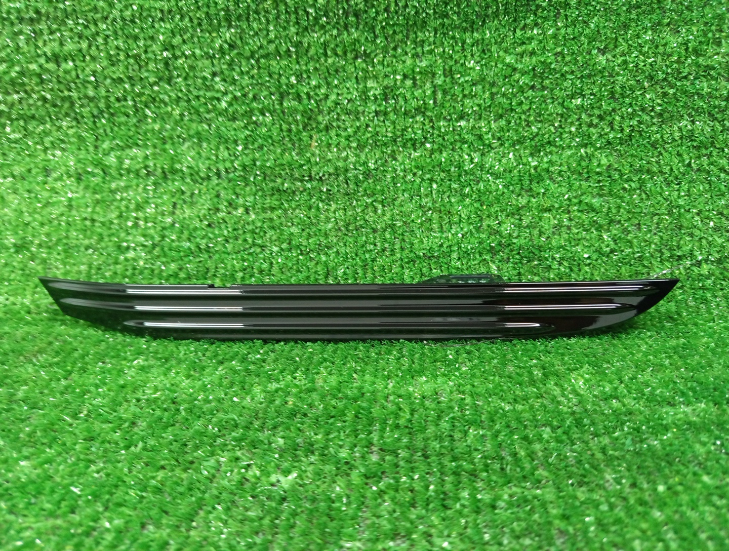 Заглушка бампера правая передняя HONDA INSIGHT ZE3 33303-TM9-N01 1 ракурс