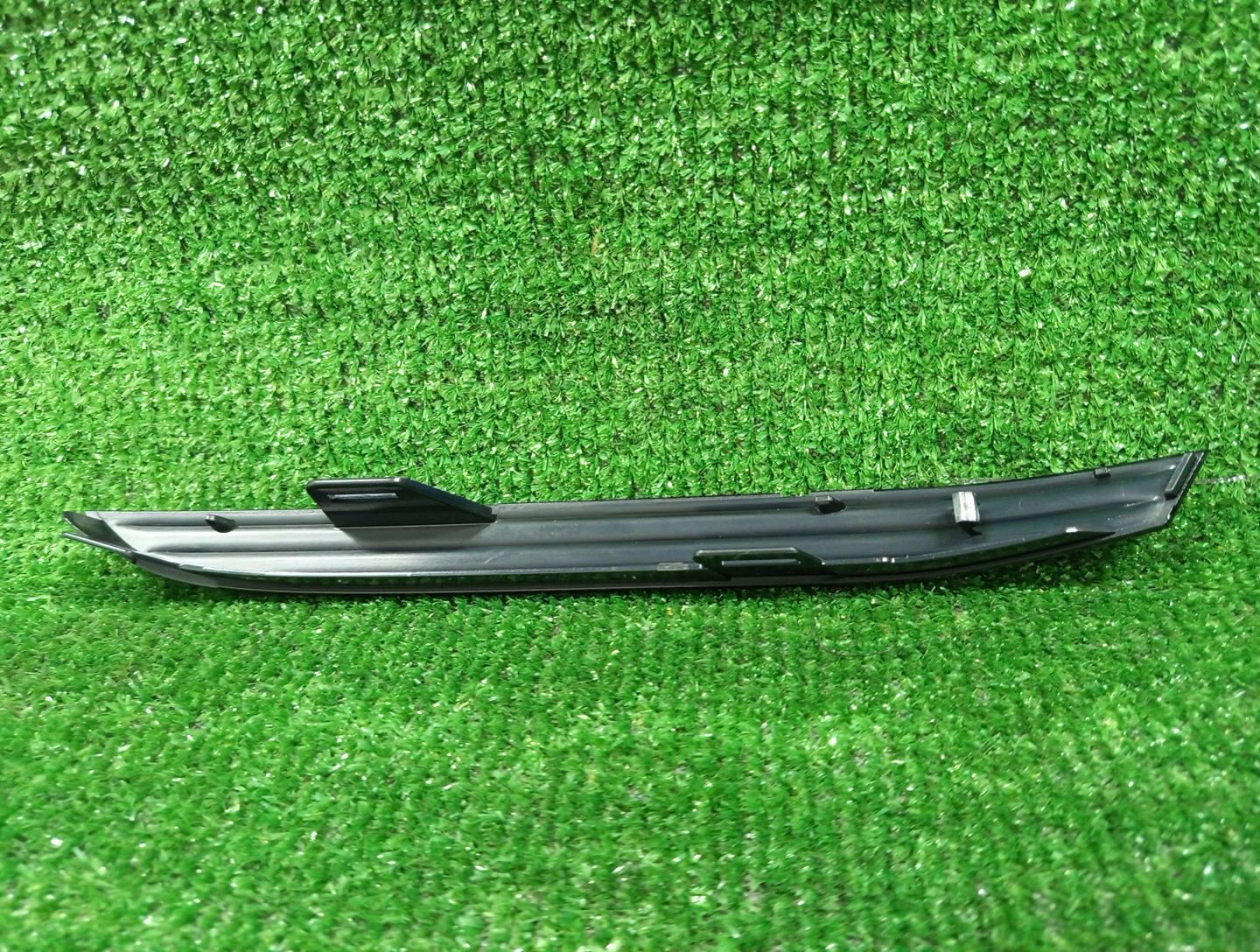 Заглушка бампера правая передняя HONDA INSIGHT ZE3 33303-TM9-N01 2 ракурс