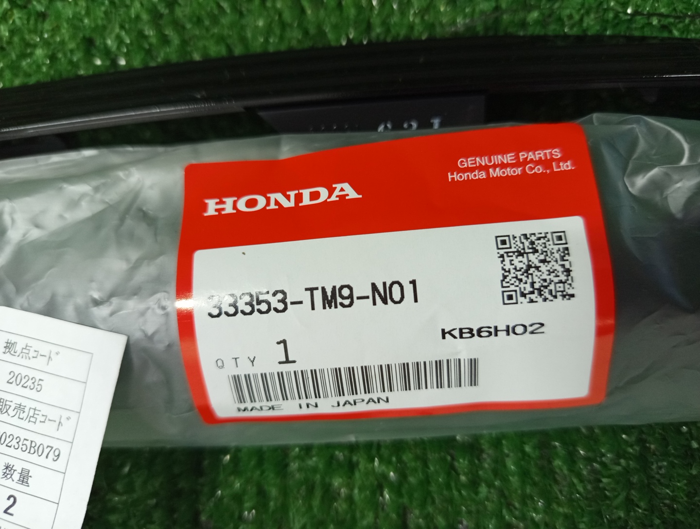 Заглушка бампера левая передняя HONDA INSIGHT ZE3 33353-TM9-N01 4 ракурс