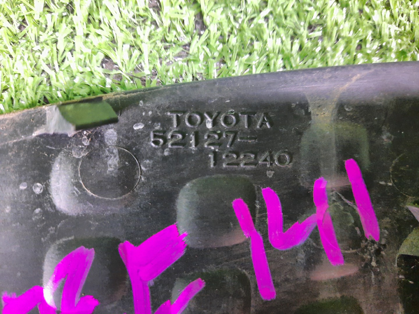 Заглушка бампера левая передняя TOYOTA COROLLA  AXIO ZRE142 52127-12440/52128-12160 4 ракурс