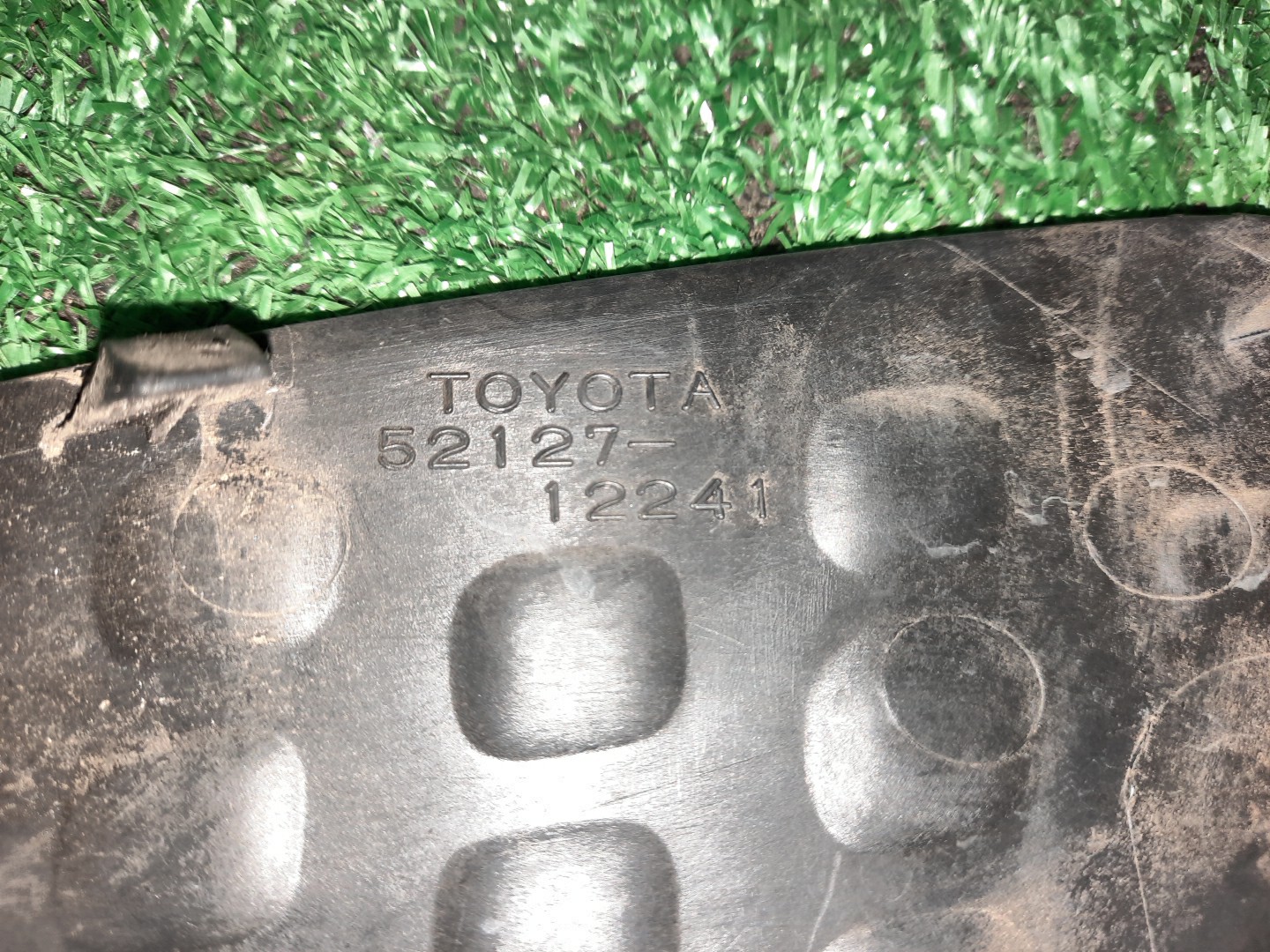 Заглушка бампера левая передняя TOYOTA COROLLA  AXIO ZRE142 52127-12441/52128-12161 3 ракурс