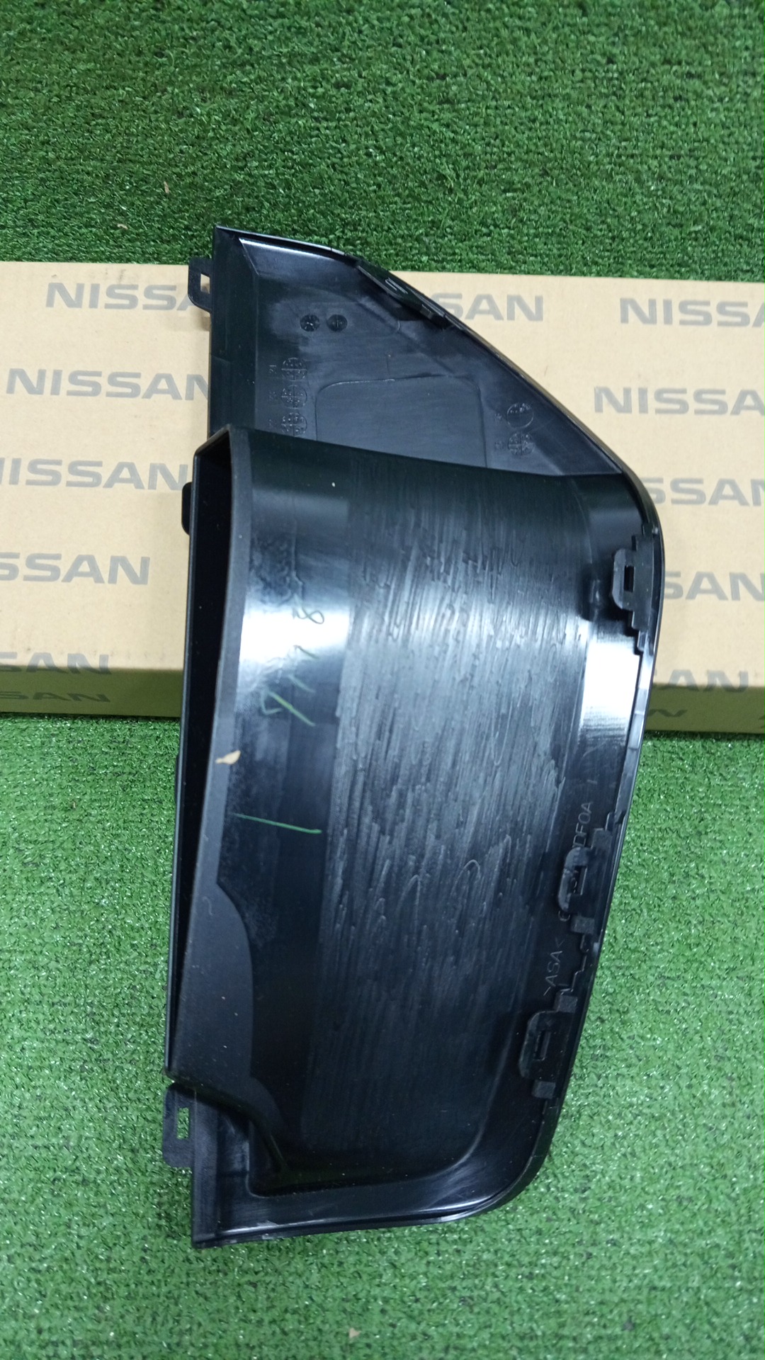 Заглушка бампера левая передняя NISSAN SERENA FC28 62257-7DF0A 2 ракурс