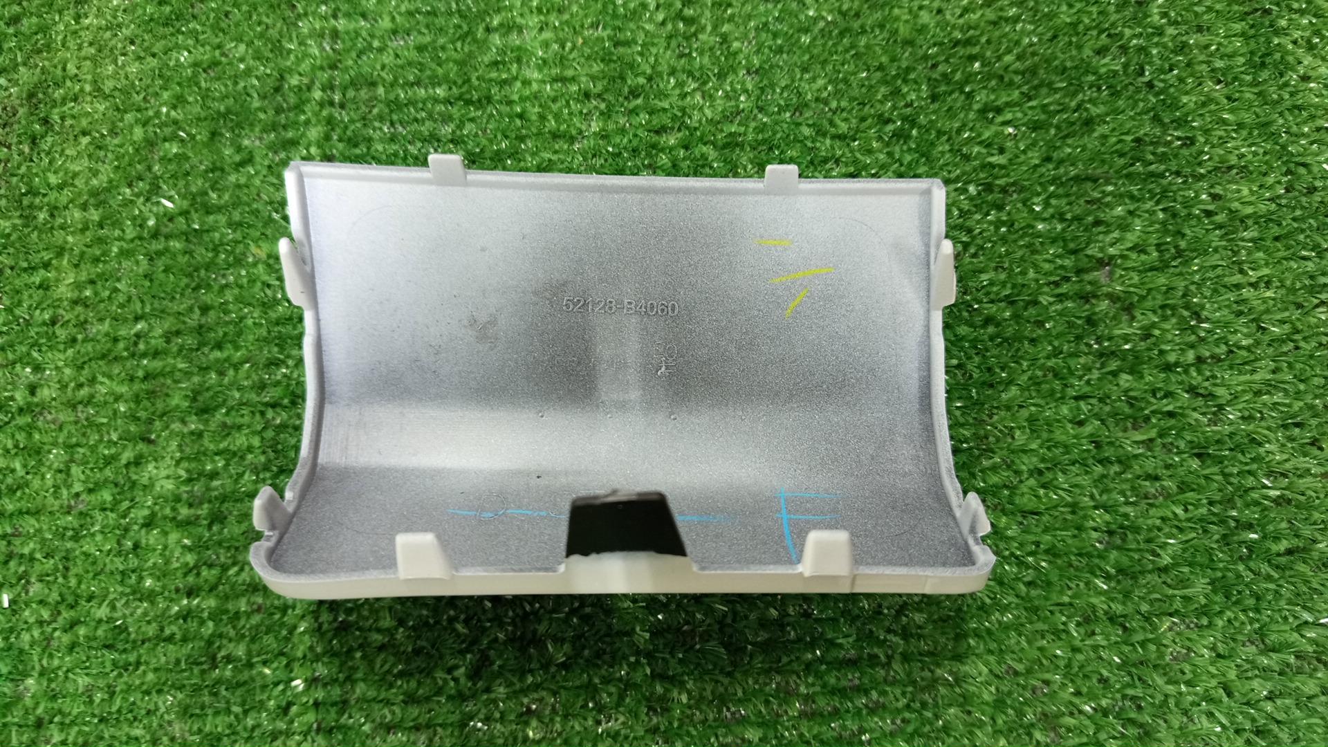 Заглушка бампера передняя TOYOTA RUSH J210E 52128-B4070-A1 2 ракурс