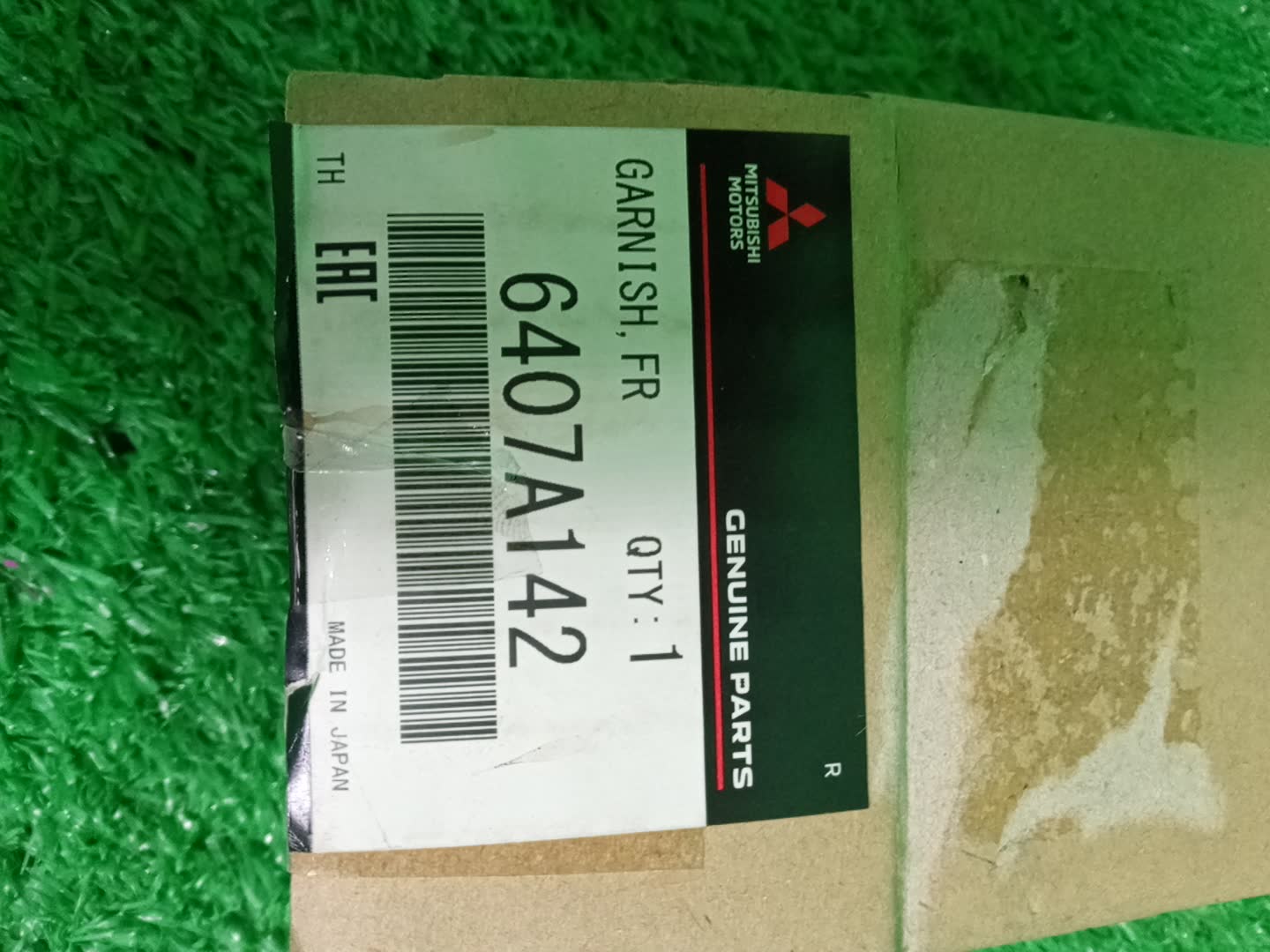 Молдинг на бампер правый передний MITSUBISHI OUTLANDER GF7W 6407A142 3 ракурс