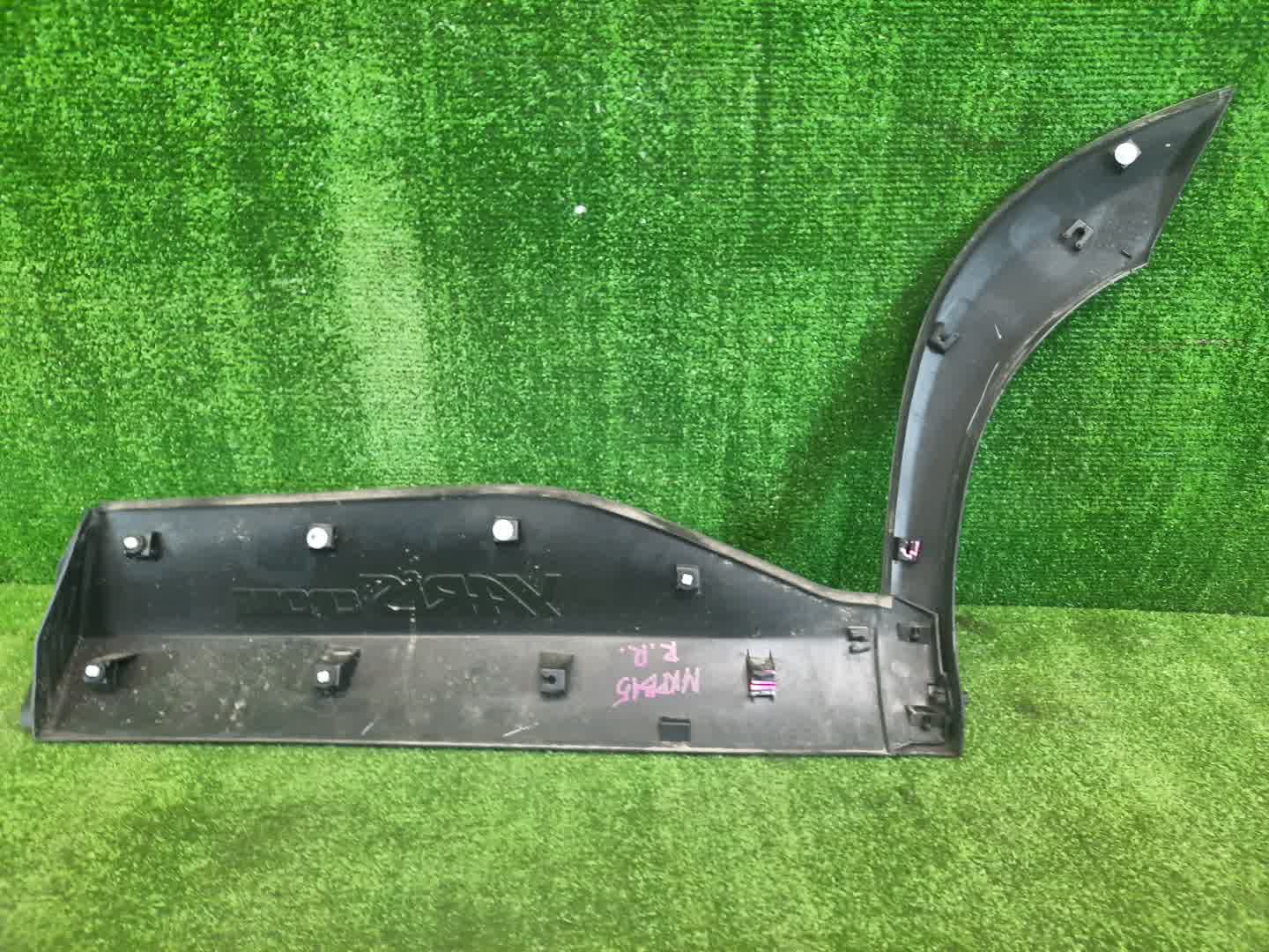 Накладка на дверь правая задняя TOYOTA YARIS CROSS MXPB15 75077-52020 3 ракурс