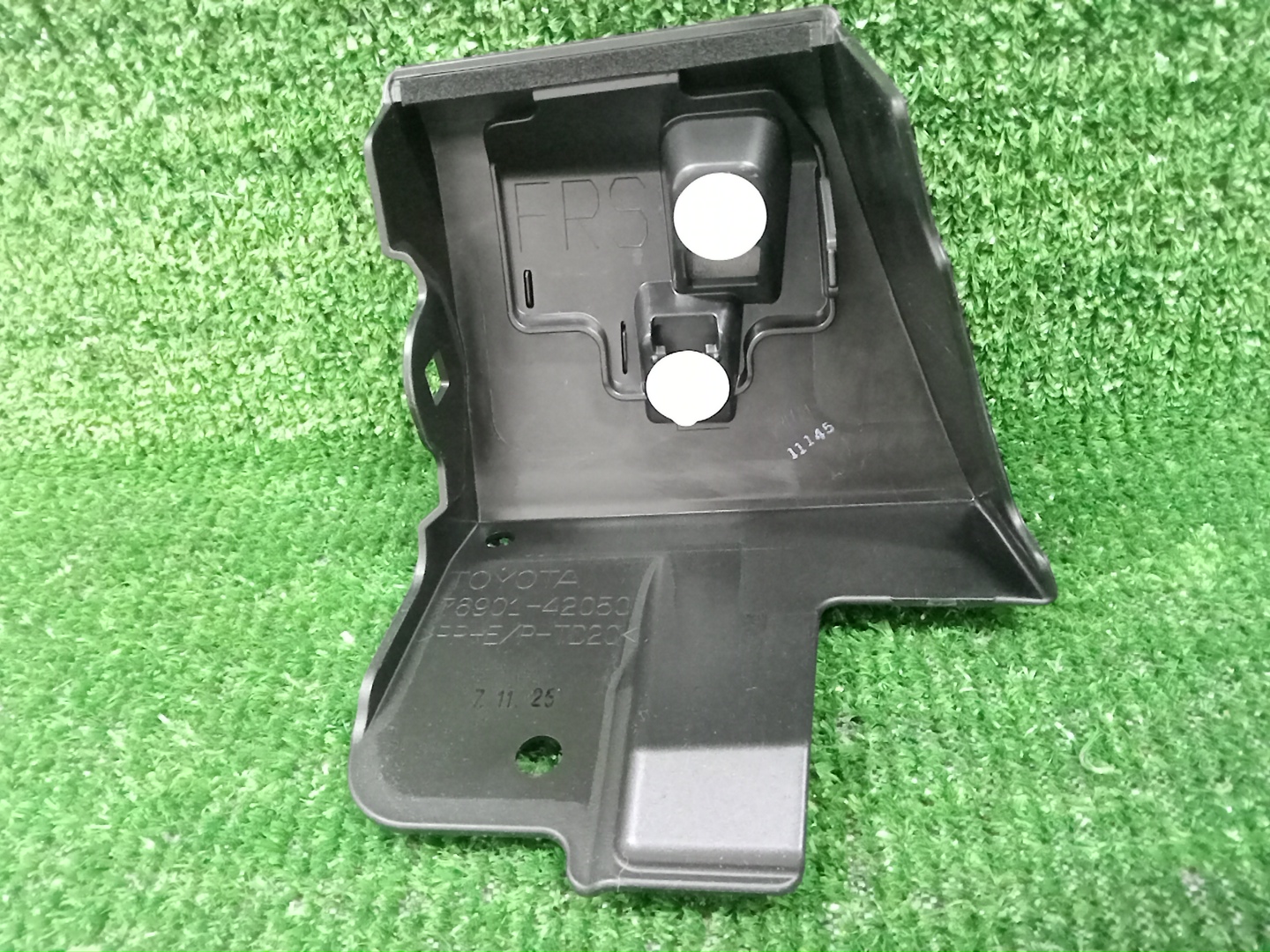 Молдинг на крыло правый передний TOYOTA RAV4 MXAA54 76901-42050 2 ракурс Молдинг на крыло правый передний TOYOTA RAV4 MXAA54 76901-42050 2 ракурс