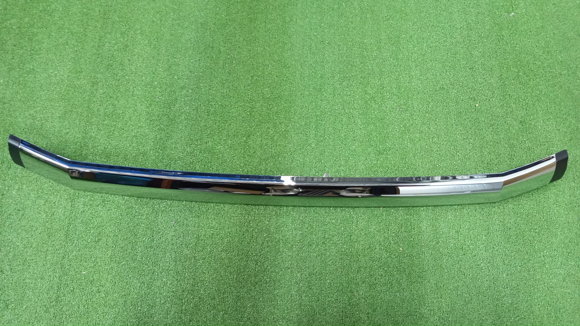 Молдинг TOYOTA VOXY ZWR80G 52104-28080 1 ракурс