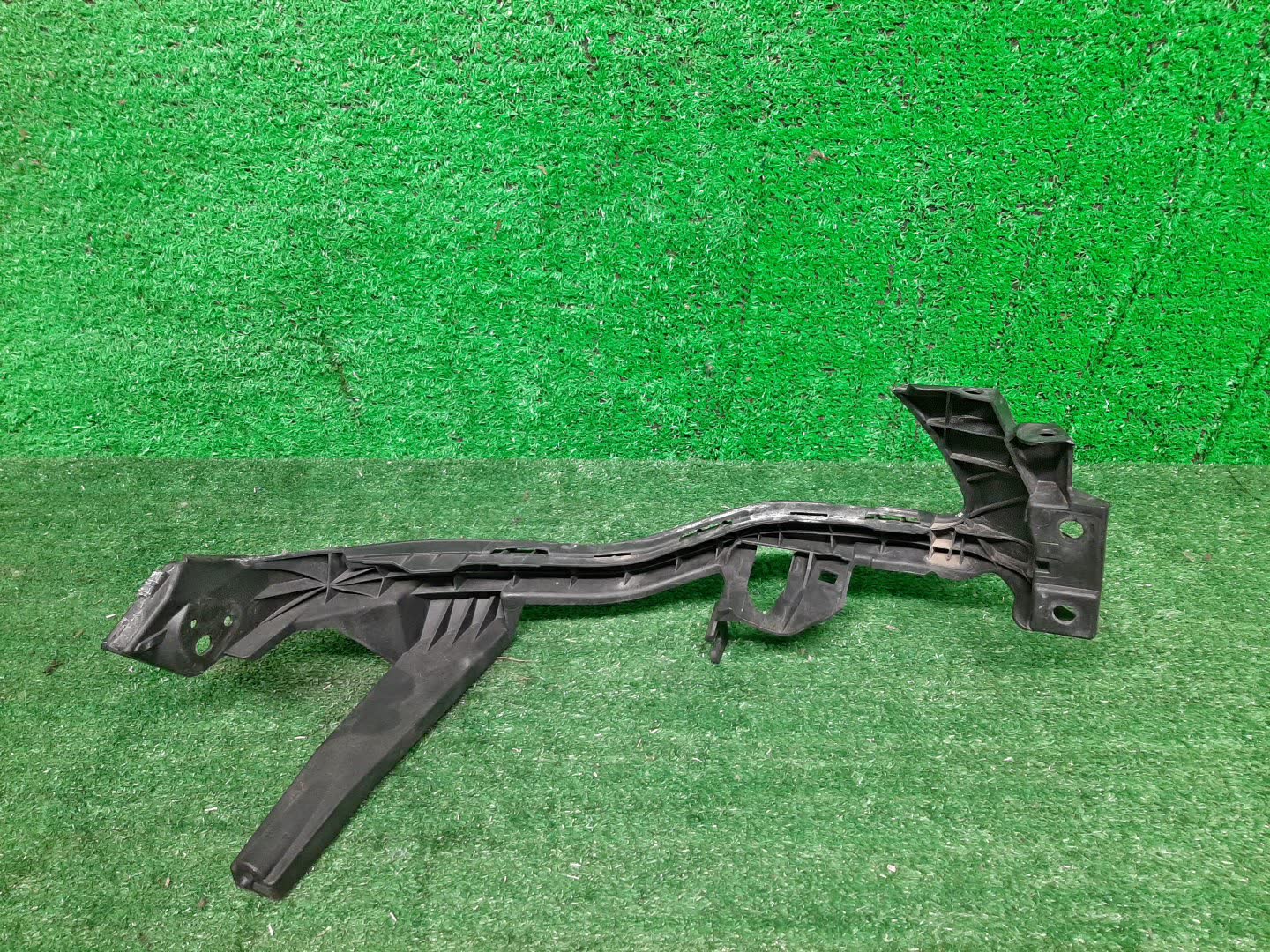 Планка под фары левая передняя SUBARU IMPREZA GP7 3 ракурс