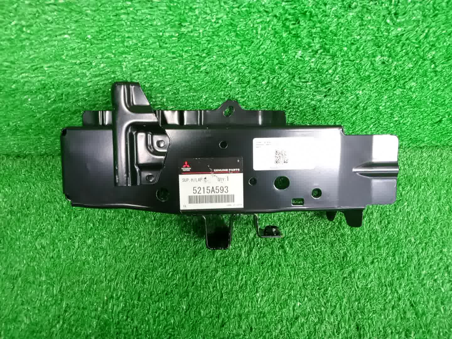 Планка под фары левая передняя MITSUBISHI ECLIPSE CROSS GK1W 5215A593 1 ракурс