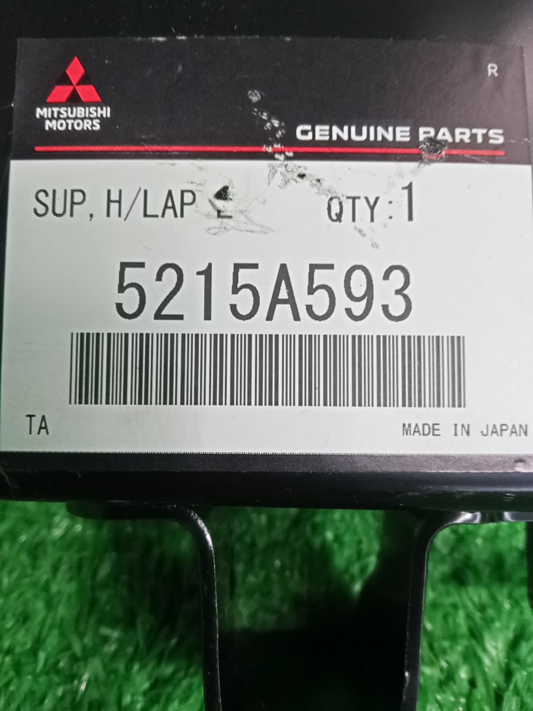 Планка под фары левая передняя MITSUBISHI ECLIPSE CROSS GK1W 5215A593 2 ракурс