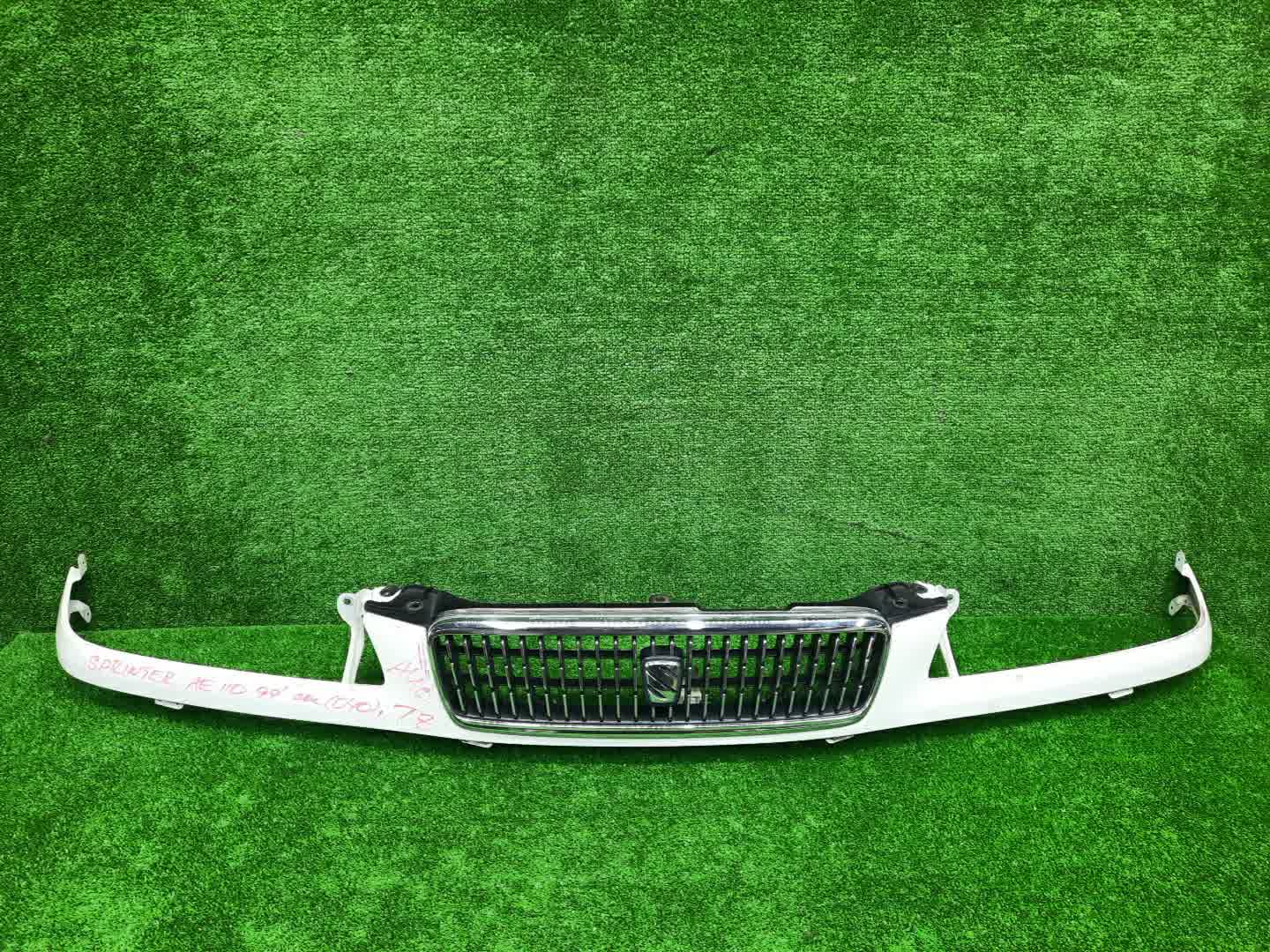 Планка под фары TOYOTA SPRINTER AE110 1 ракурс