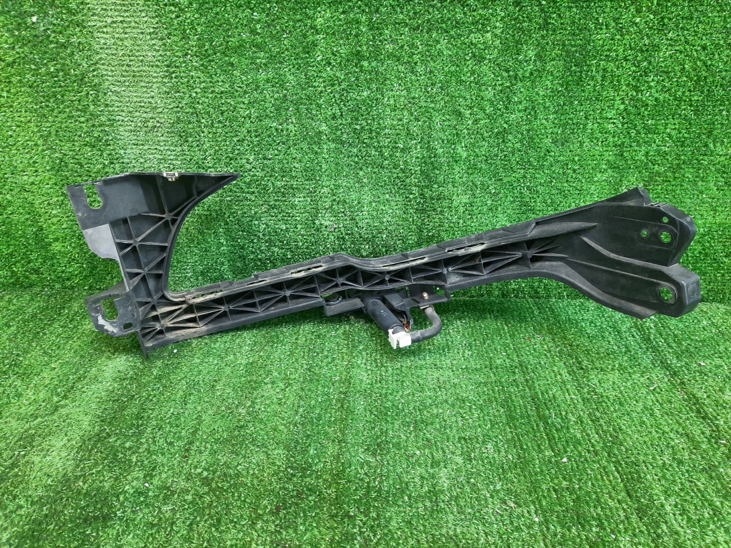 Планка под фары правая передняя SUBARU LEVORG VM4 57707VA000 2 ракурс