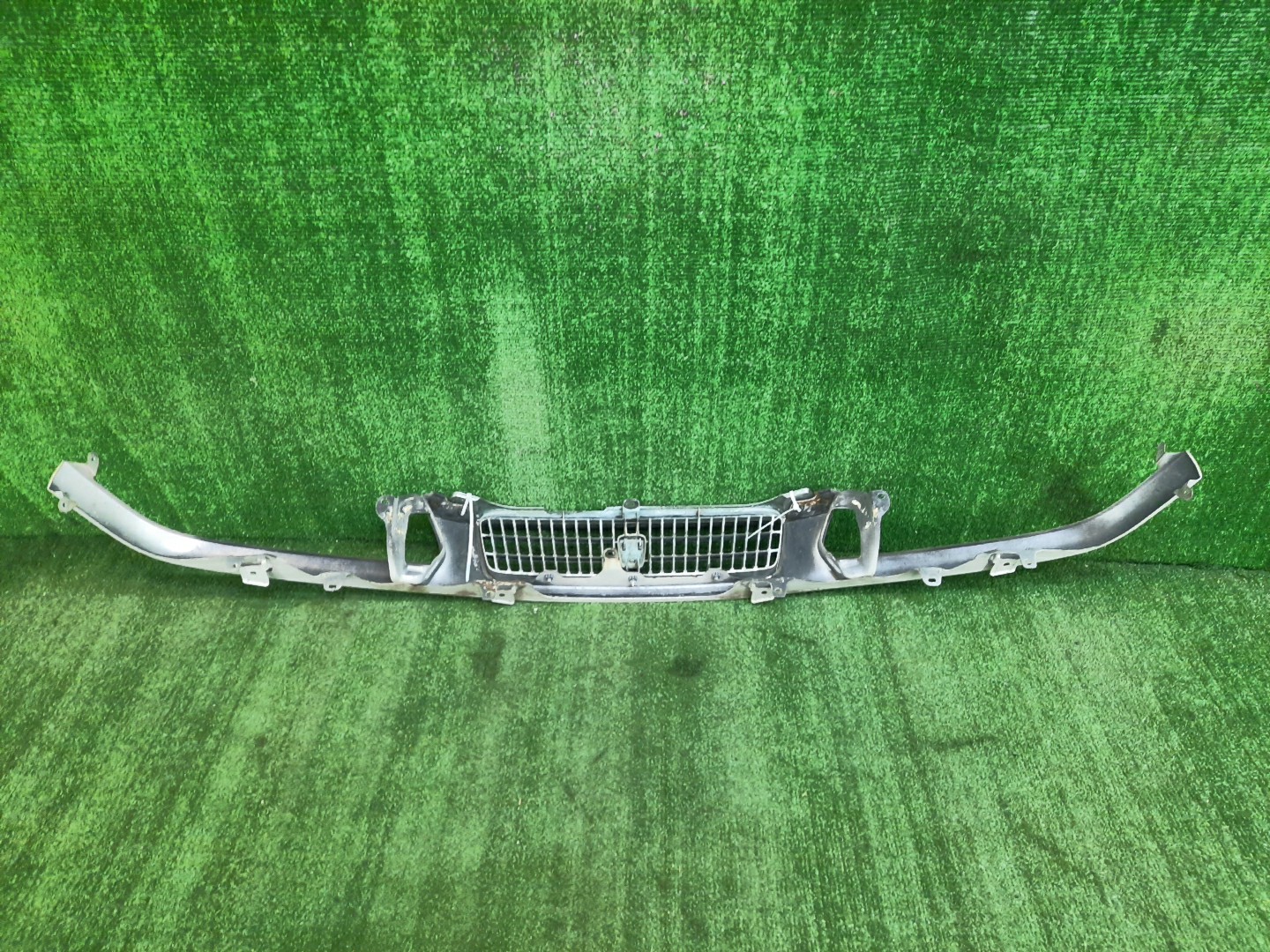 Планка под фары TOYOTA SPRINTER AE110 53111-1A340 3 ракурс