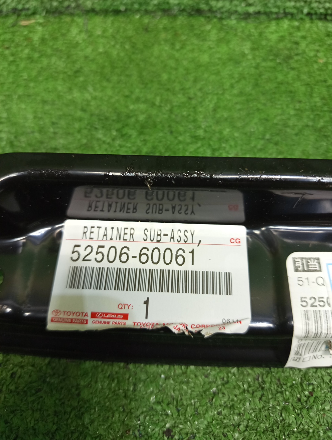 Планка под фары передняя TOYOTA LAND CRUISER UZJ100 52506-60061 3 ракурс