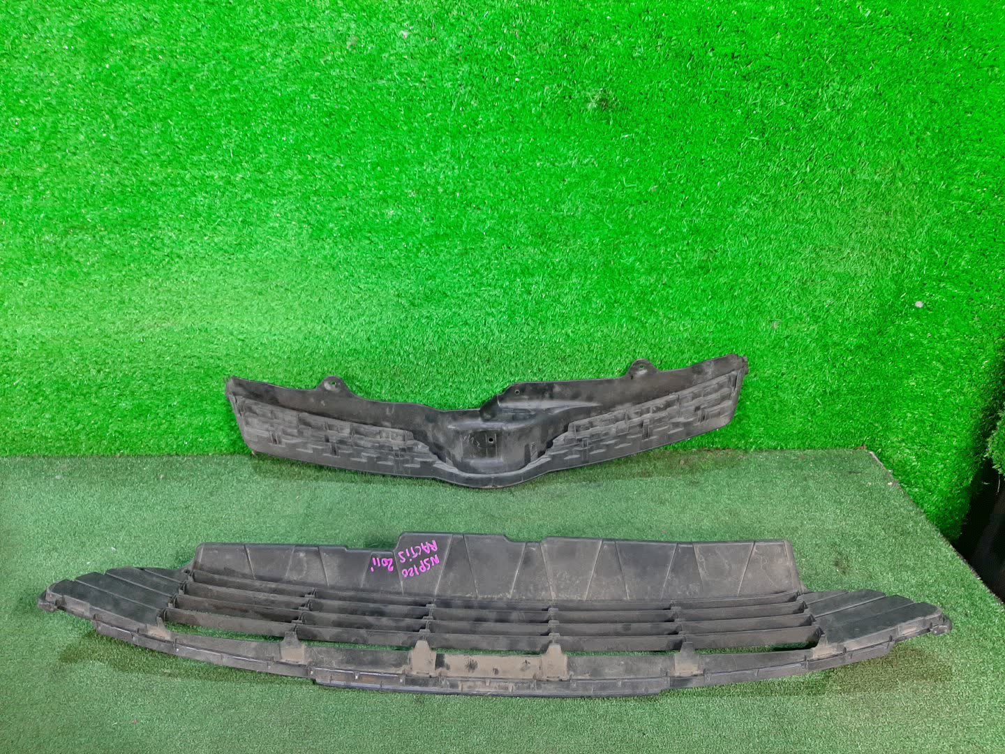 Решетка бамперная TOYOTA RACTIS NCP120 53101-52320 1 ракурс
